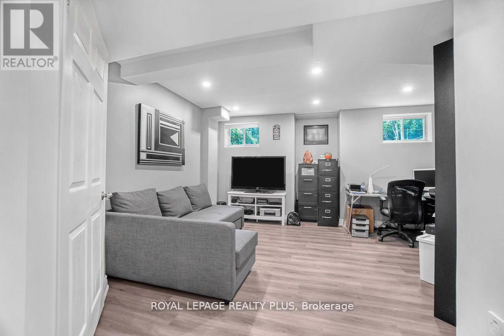 117 Pine Ridge Drive, Guelph, Ontario  N2L 1H7 - Photo 39 - X12154028