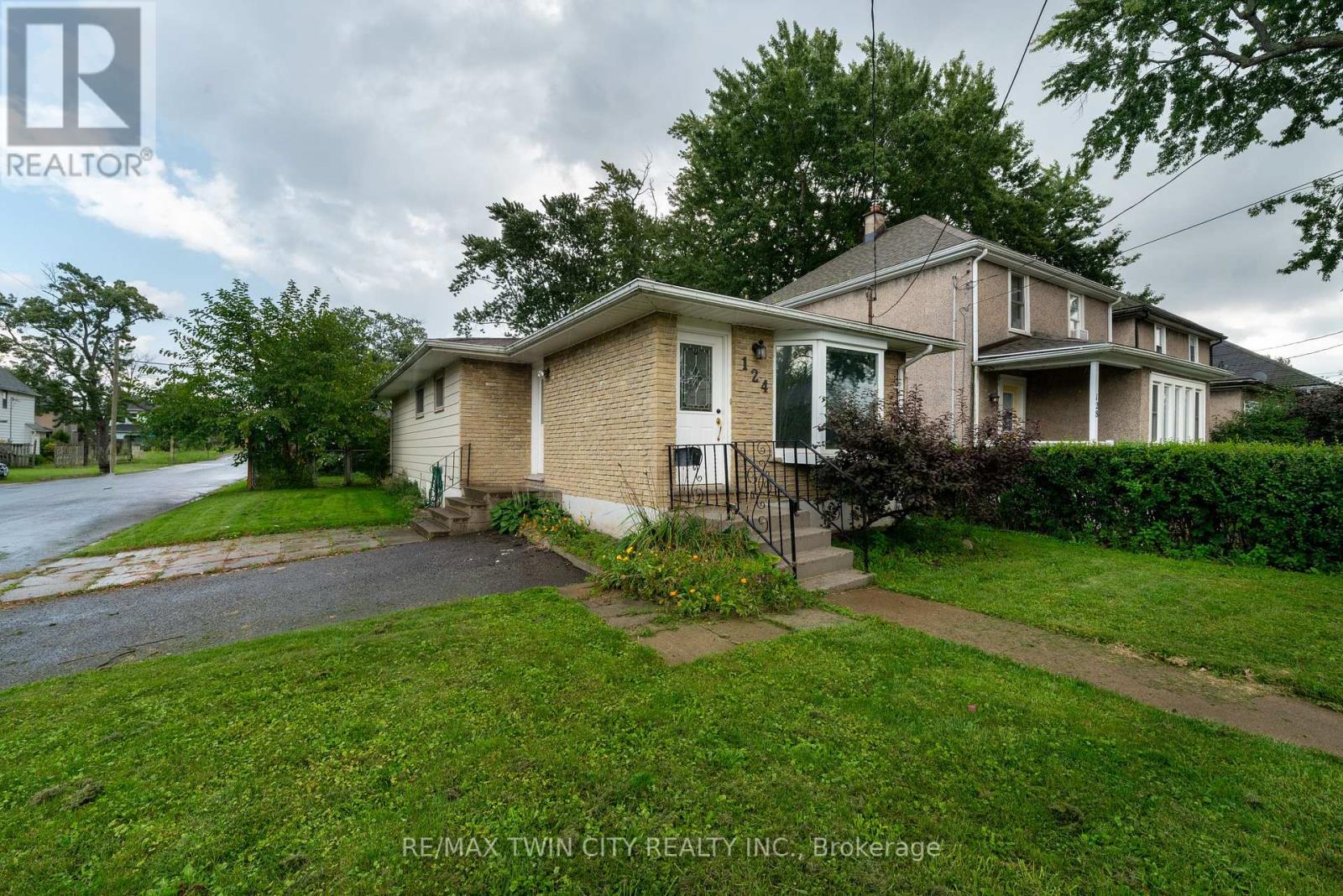 124 Oakland Avenue, Welland, Ontario  L3C 2C3 - Photo 1 - X12154032