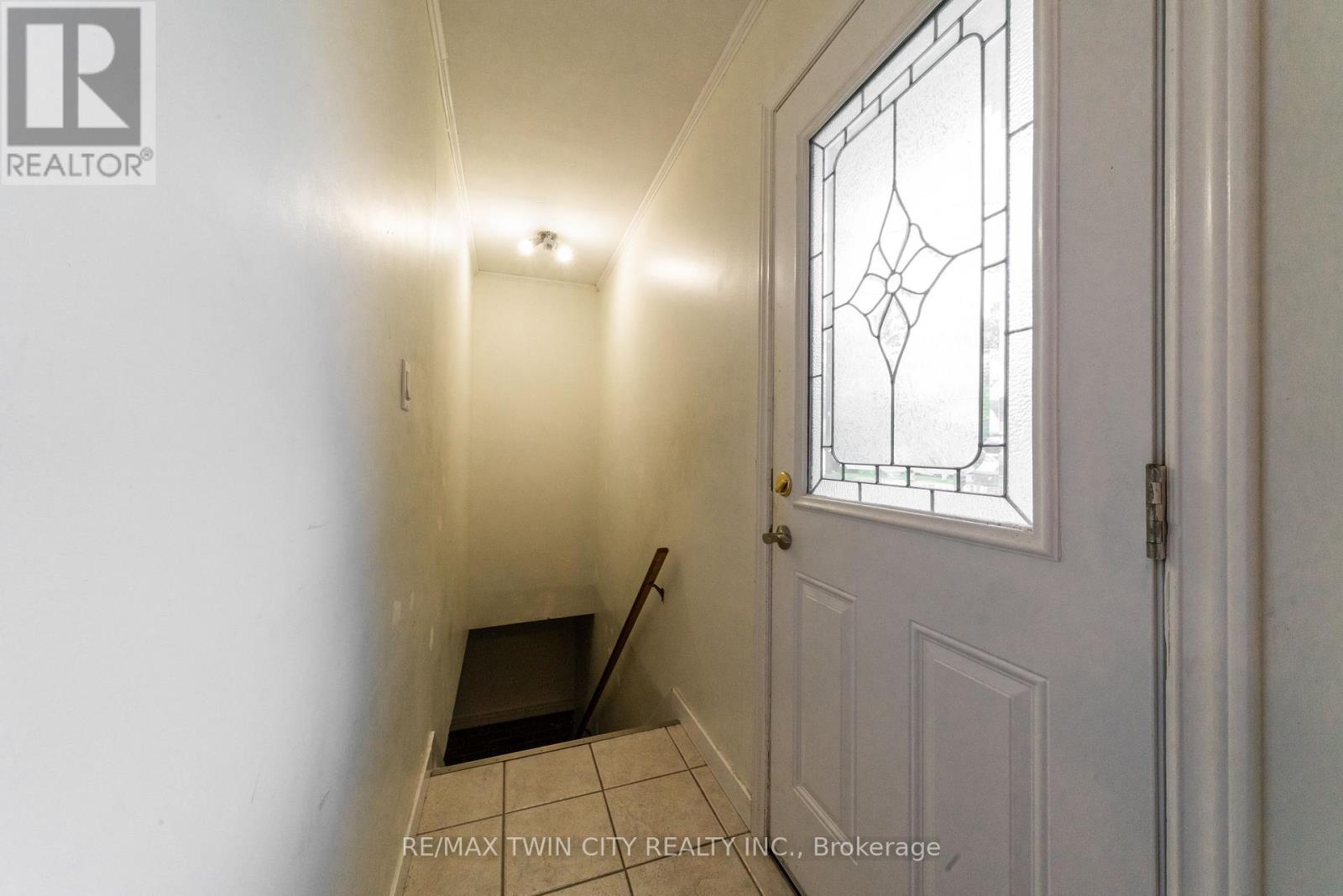 124 Oakland Avenue, Welland, Ontario  L3C 2C3 - Photo 10 - X12154032