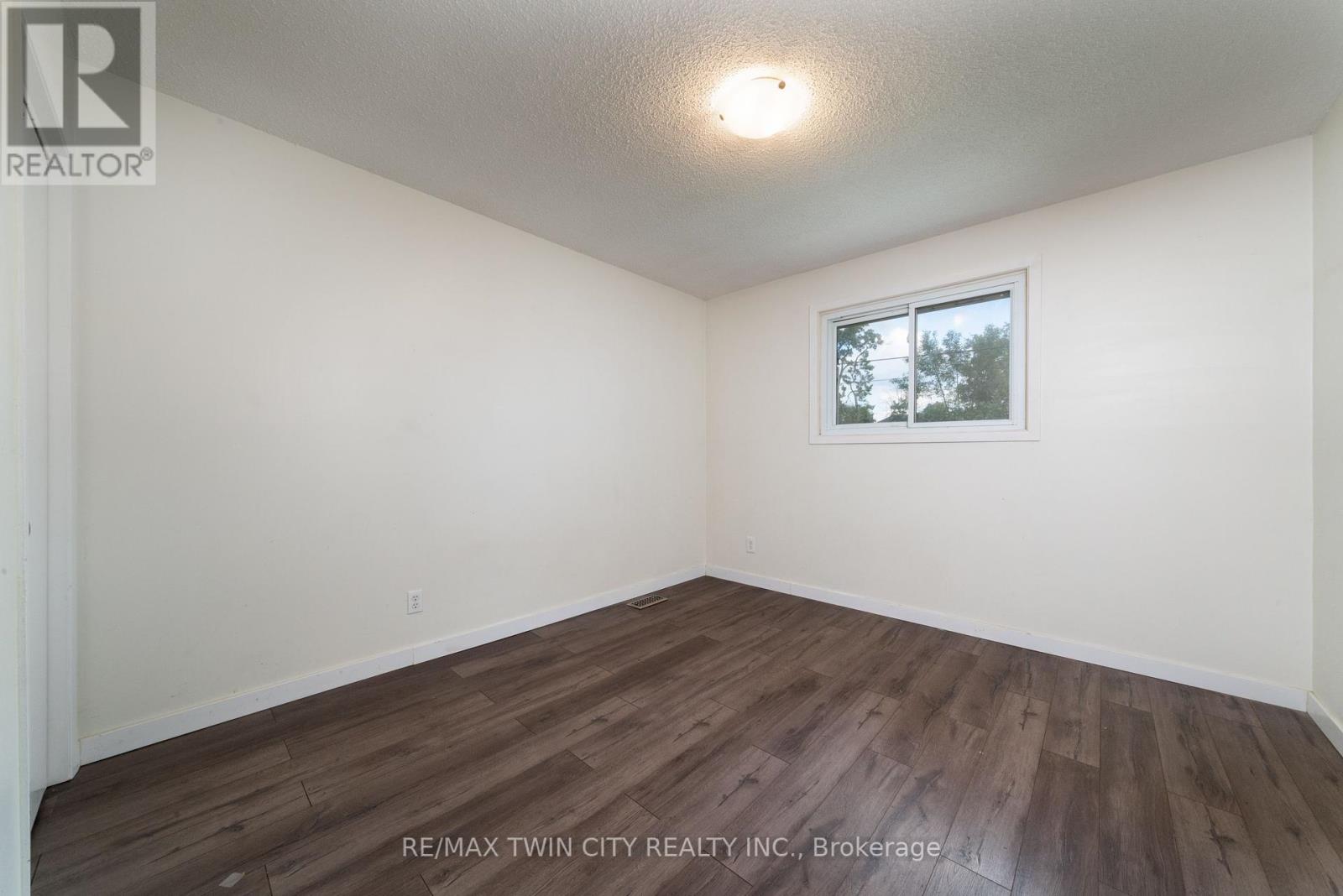 124 Oakland Avenue, Welland, Ontario  L3C 2C3 - Photo 8 - X12154032