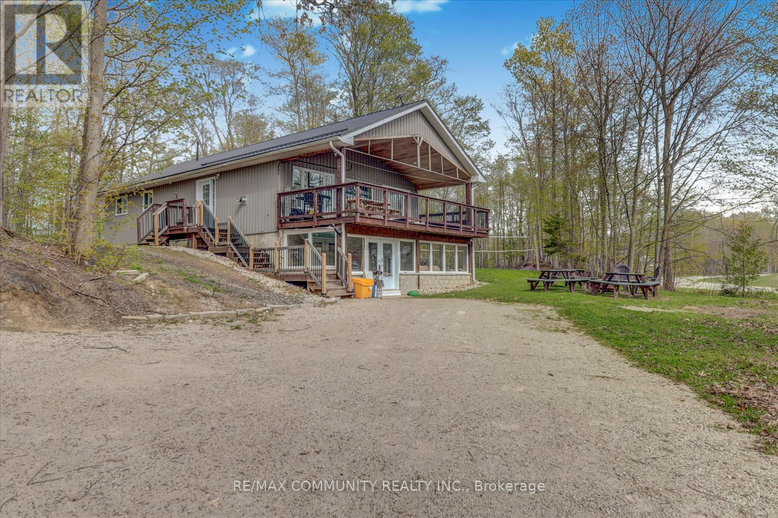 3 Sugarbush Road, South Bruce Peninsula, Ontario  N0H 2T0 - Photo 4 - X12154048