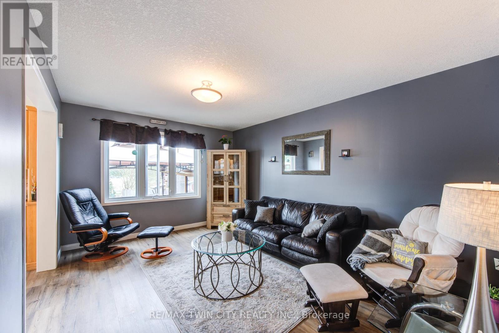 90 Stiefelmeyer Crescent, Wilmot, Ontario  N3A 4K6 - Photo 18 - X12154077