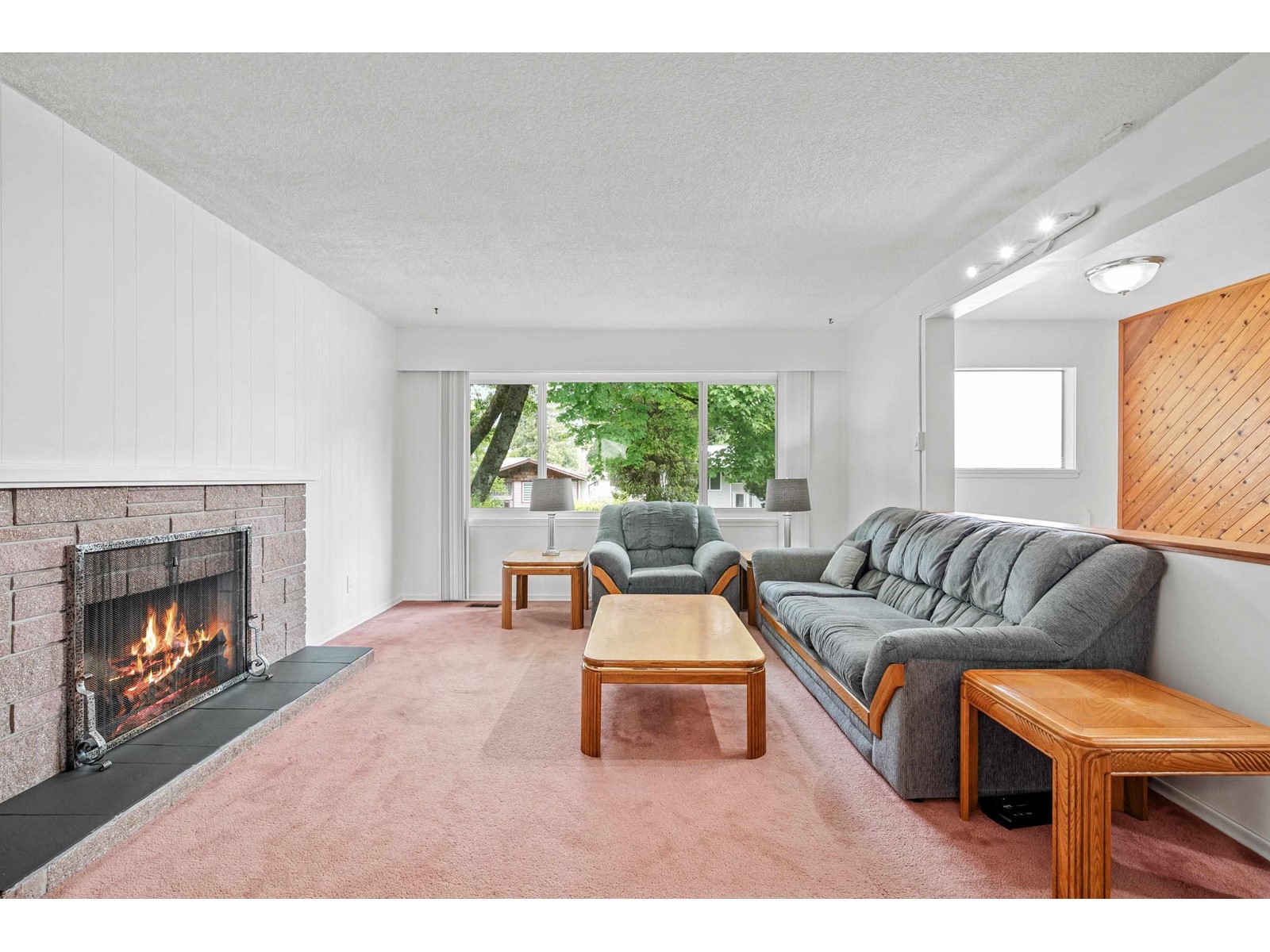 15022 Swallow Drive, Surrey, British Columbia  V3R 4X2 - Photo 2 - R3003354