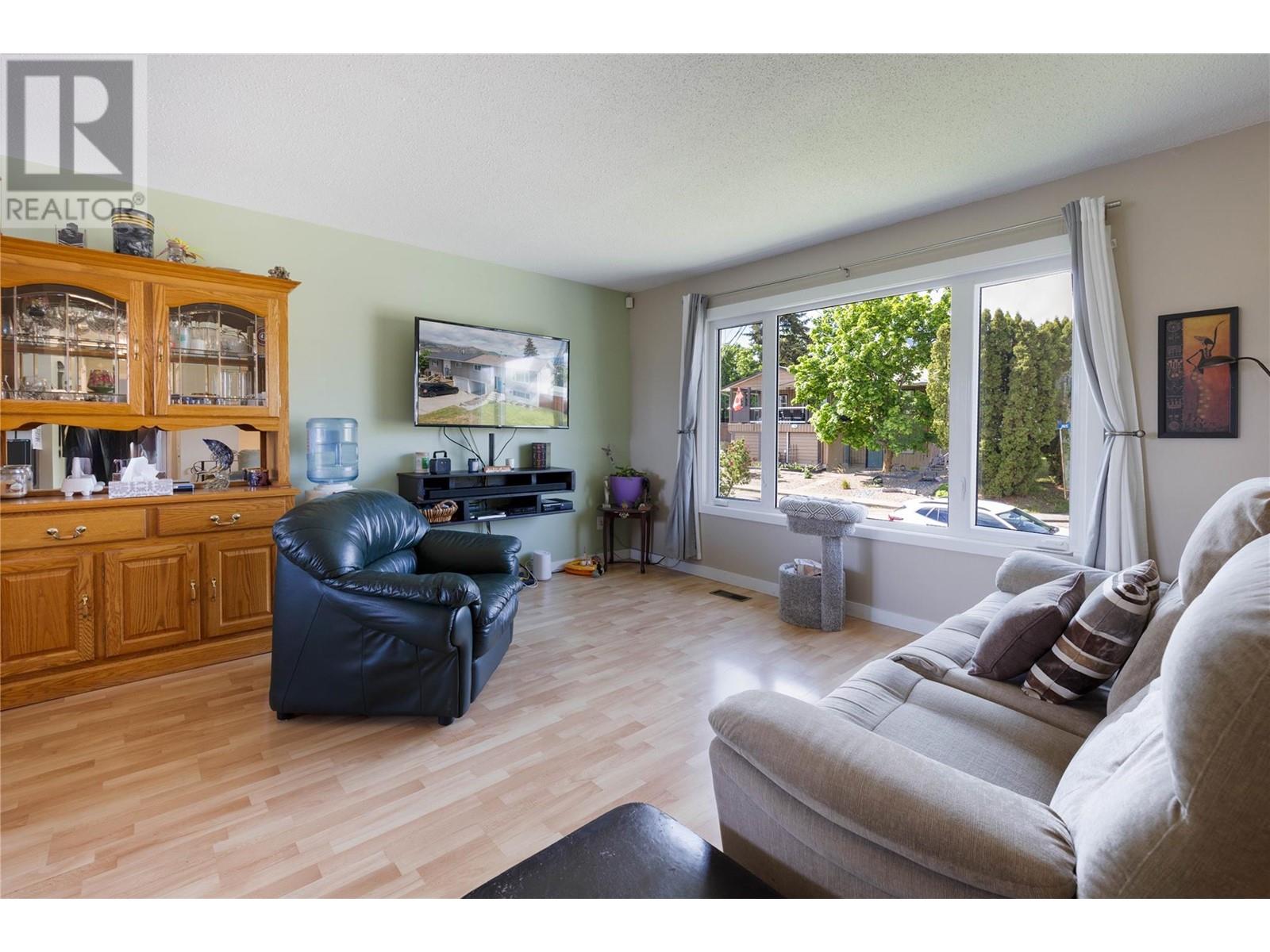 Property at 3415 16 Avenue image 3