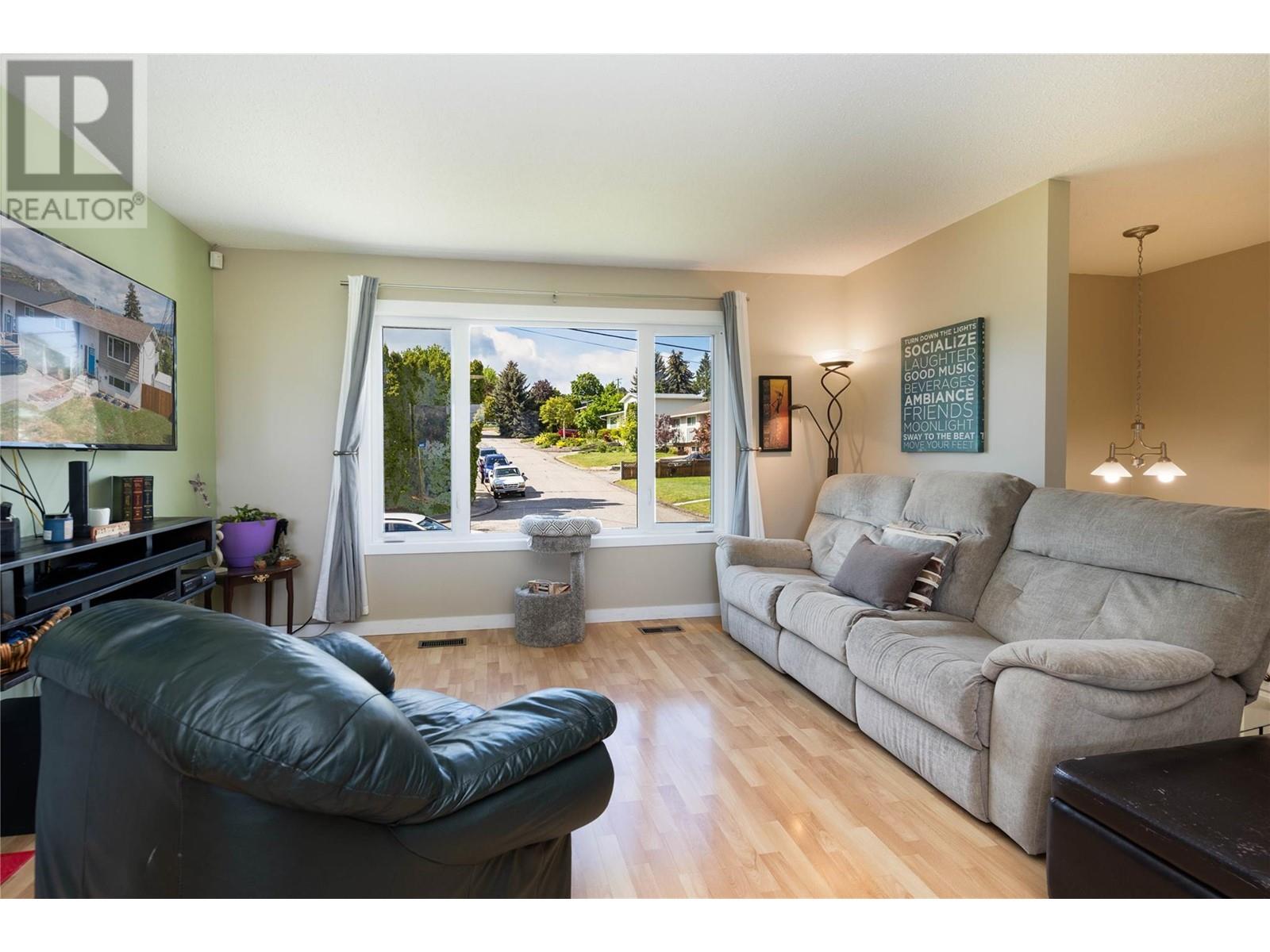 Property at 3415 16 Avenue image 5