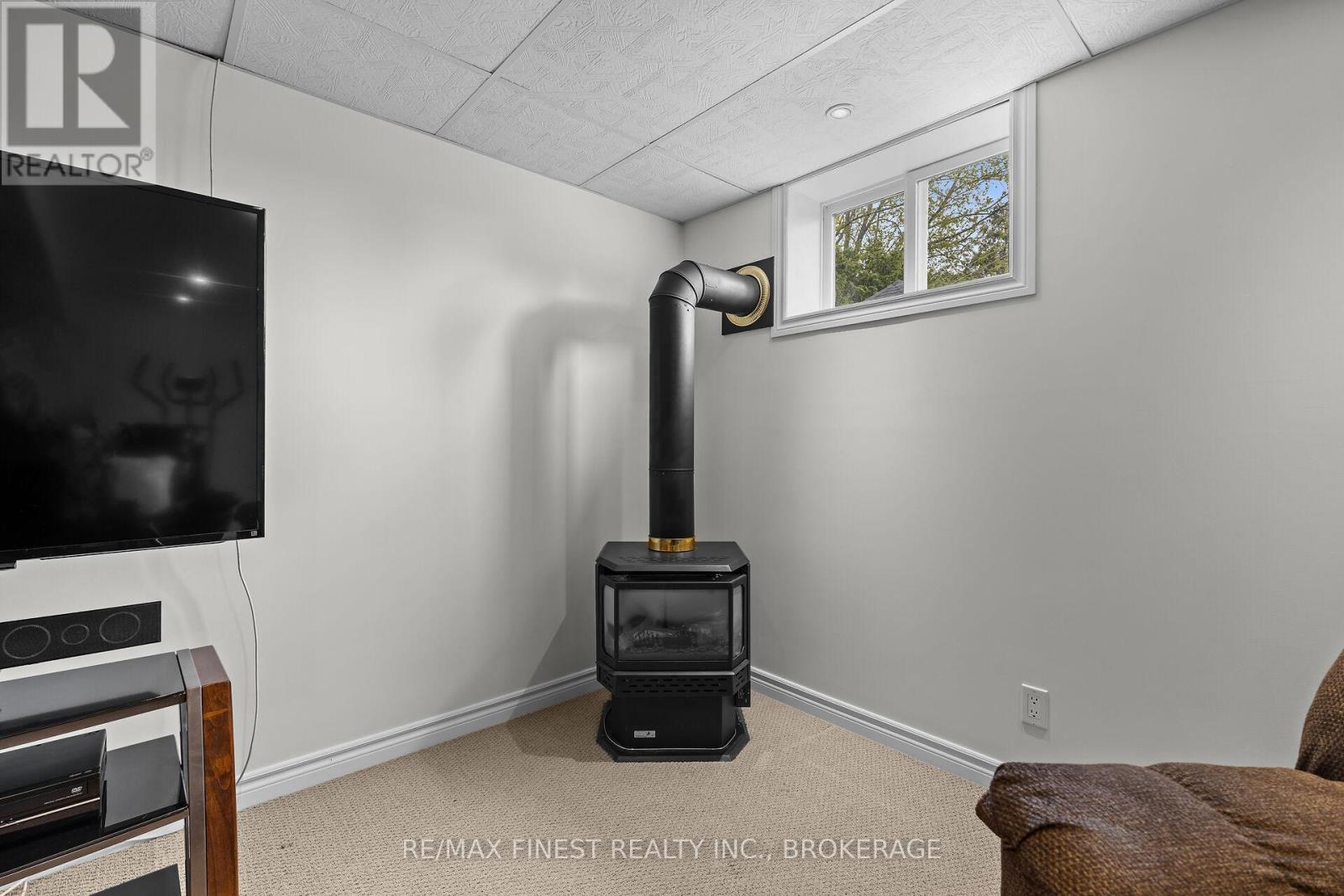19 Dalgleish Avenue, Kingston, Ontario  K7L 5H6 - Photo 32 - X12154356