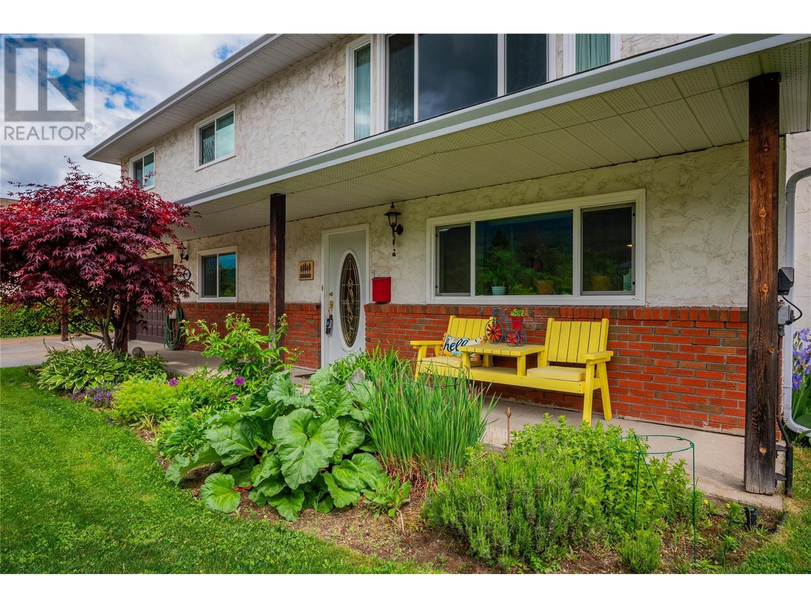 1923 Riverside Crescent, Castlegar, BC V1N3W5