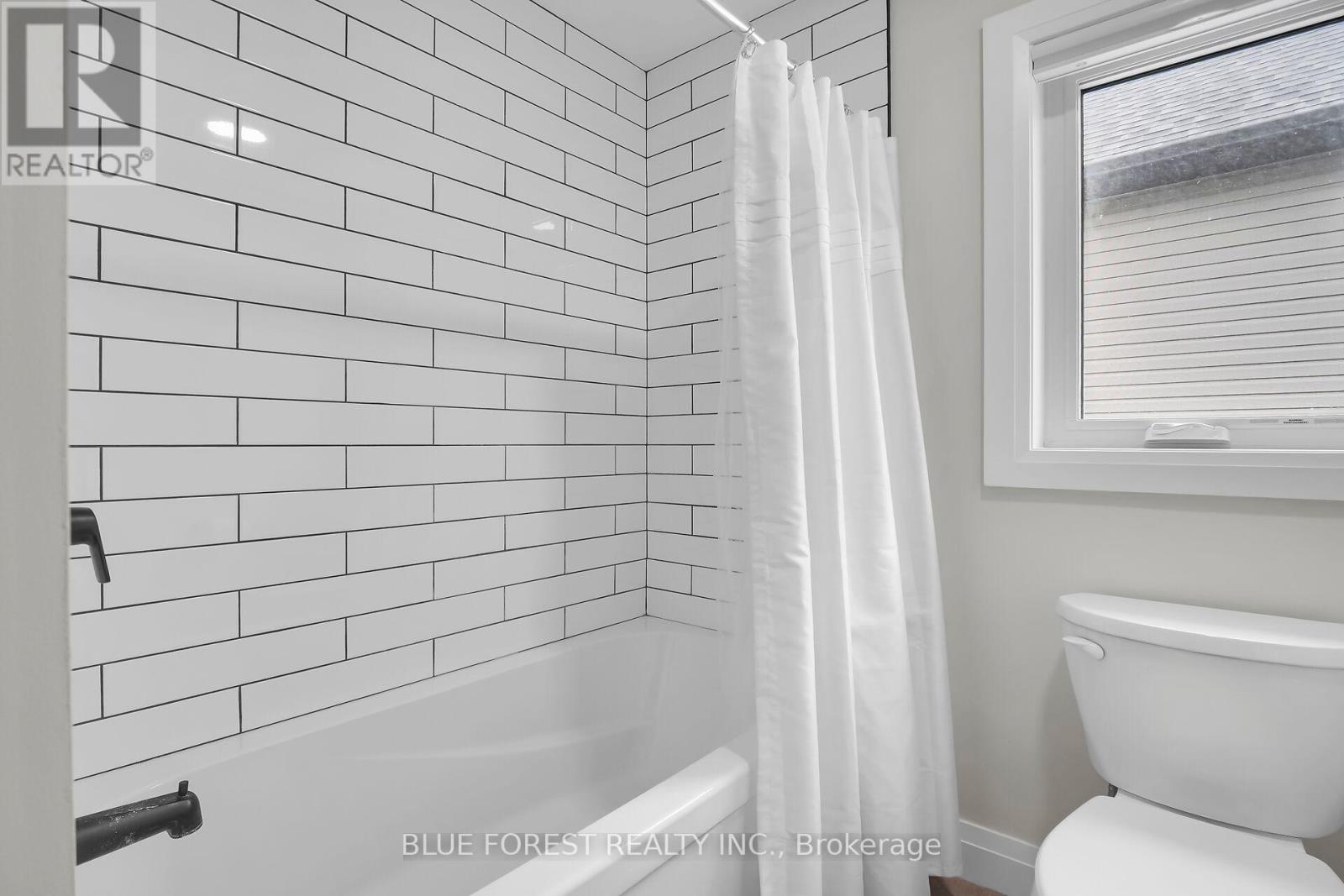 1056 Trailsway Avenue, London South, Ontario  N6K 4Z3 - Photo 31 - X12154219