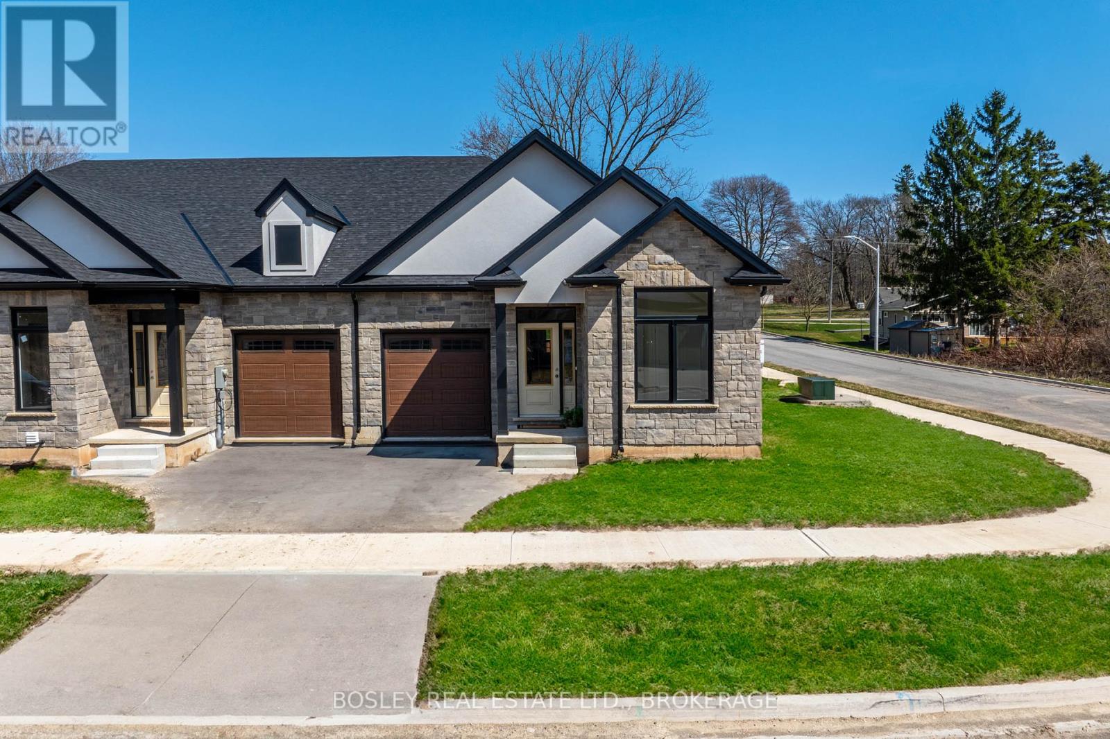 512 Royal Ridge Drive, Fort Erie, Ontario  L0S 1N0 - Photo 1 - X12154202