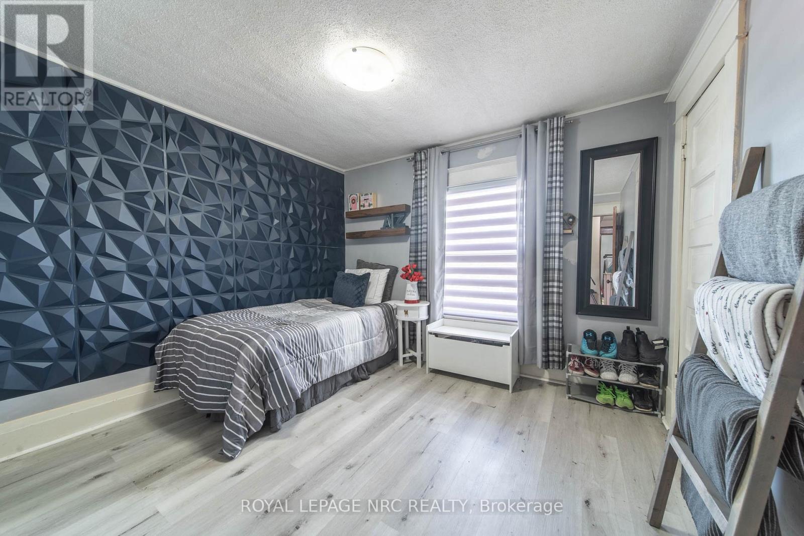 4789 Saint Clair Avenue, Niagara Falls, Ontario  L2E 3T2 - Photo 18 - X12154228