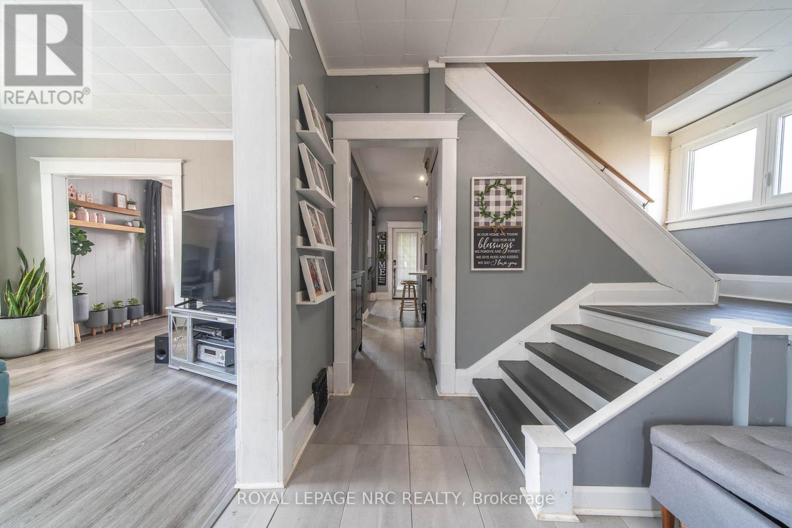 Property at 4789 SAINT CLAIR AVENUE image 2