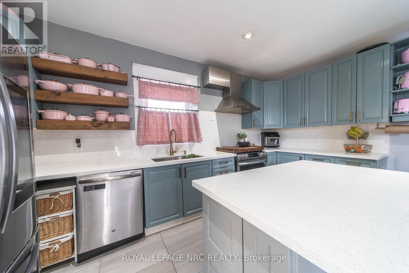 Property at 4789 SAINT CLAIR AVENUE image 4