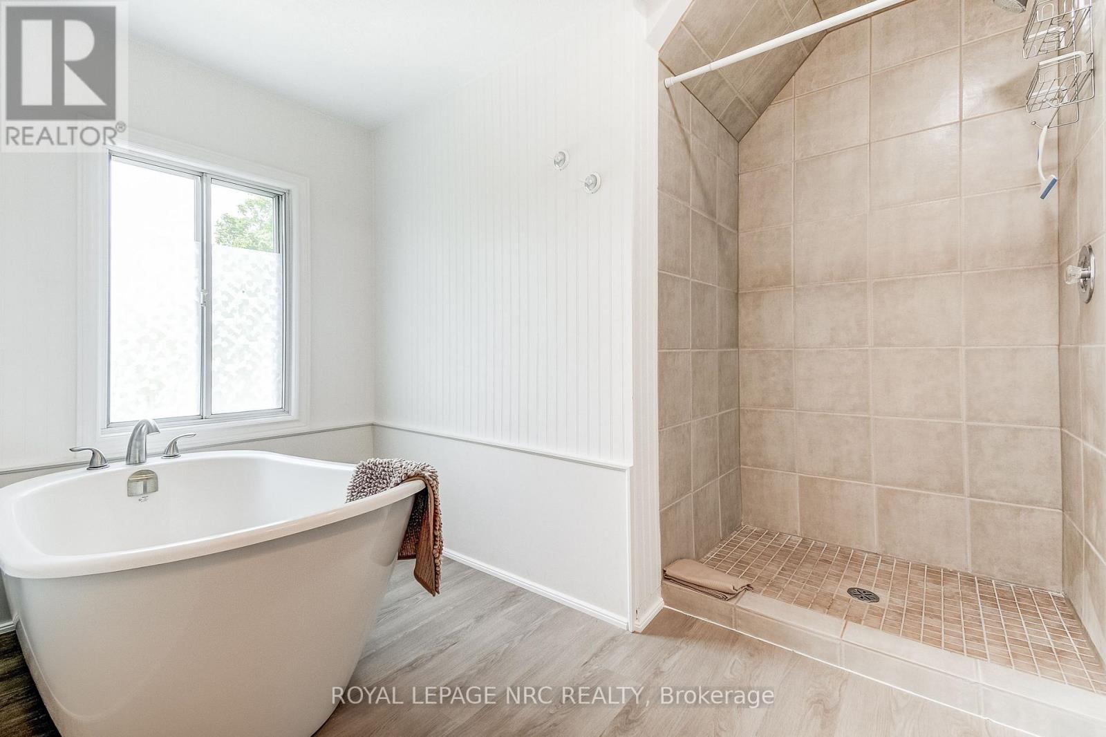 56 West Street, Port Colborne, Ontario  L3K 4C8 - Photo 15 - X12154262
