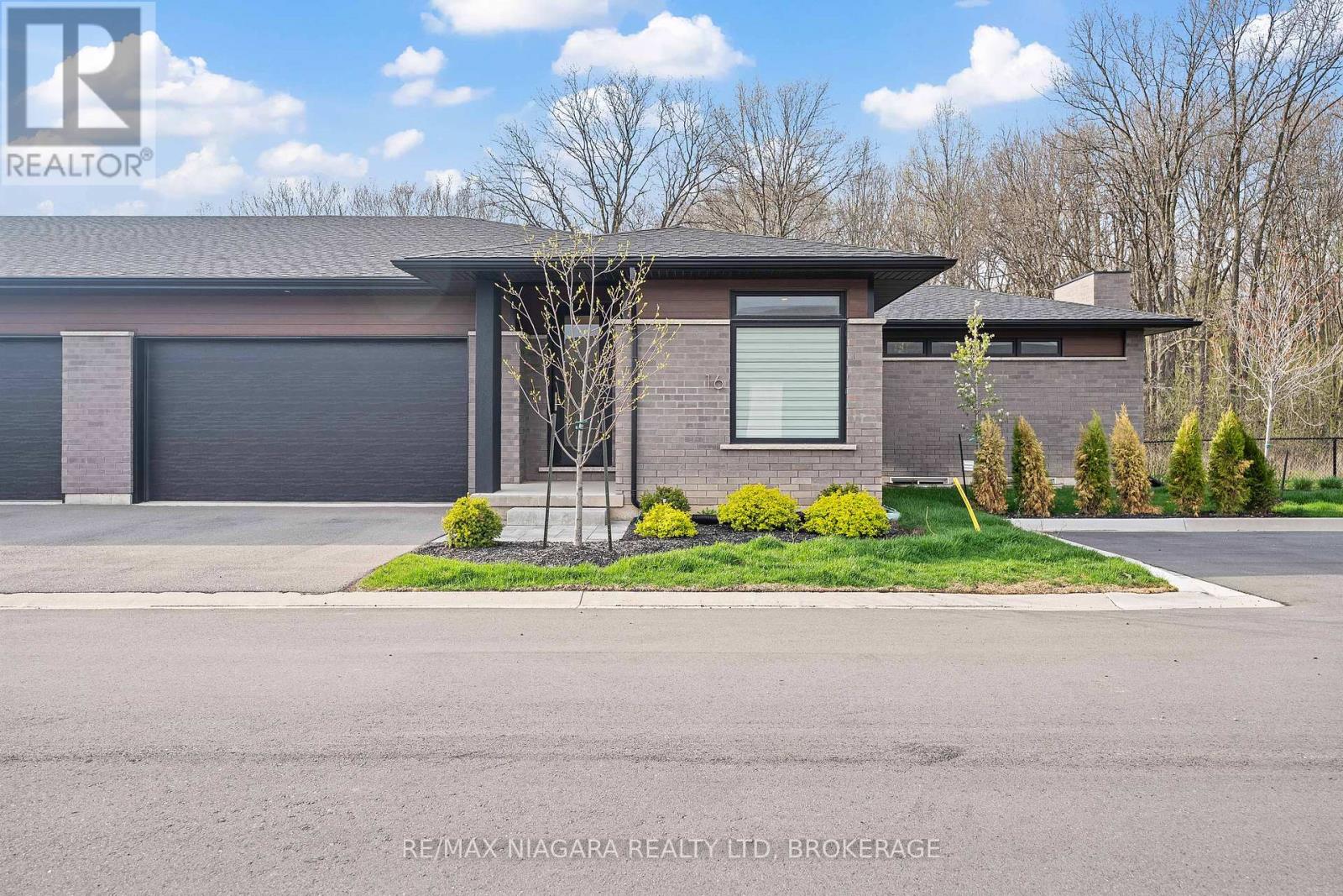 16 - 300 Richmond Street, Thorold, Ontario  L2V 5B9 - Photo 2 - X12154292