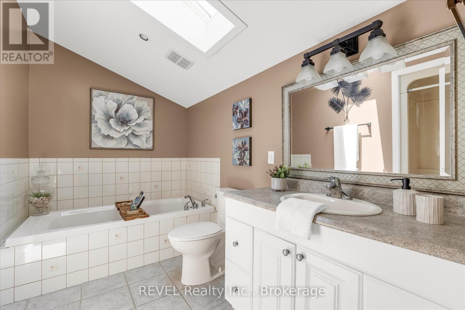 86 Newport Street, St. Catharines (Port Weller), Ontario  L2M 1P7 - Photo 26 - X12154338
