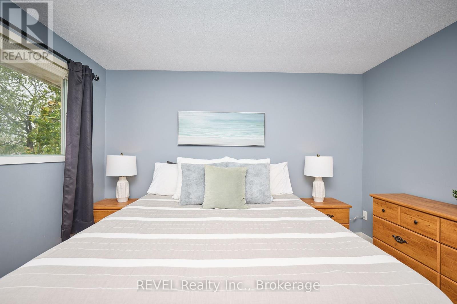 8 Baxter Crescent, Thorold, Ontario  L2V 4R6 - Photo 18 - X12154359