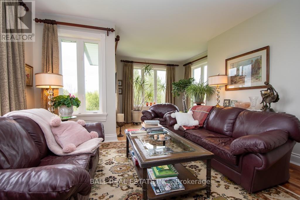 3072 Whites Road, Selwyn, Ontario  K0L 2H0 - Photo 15 - X12154307