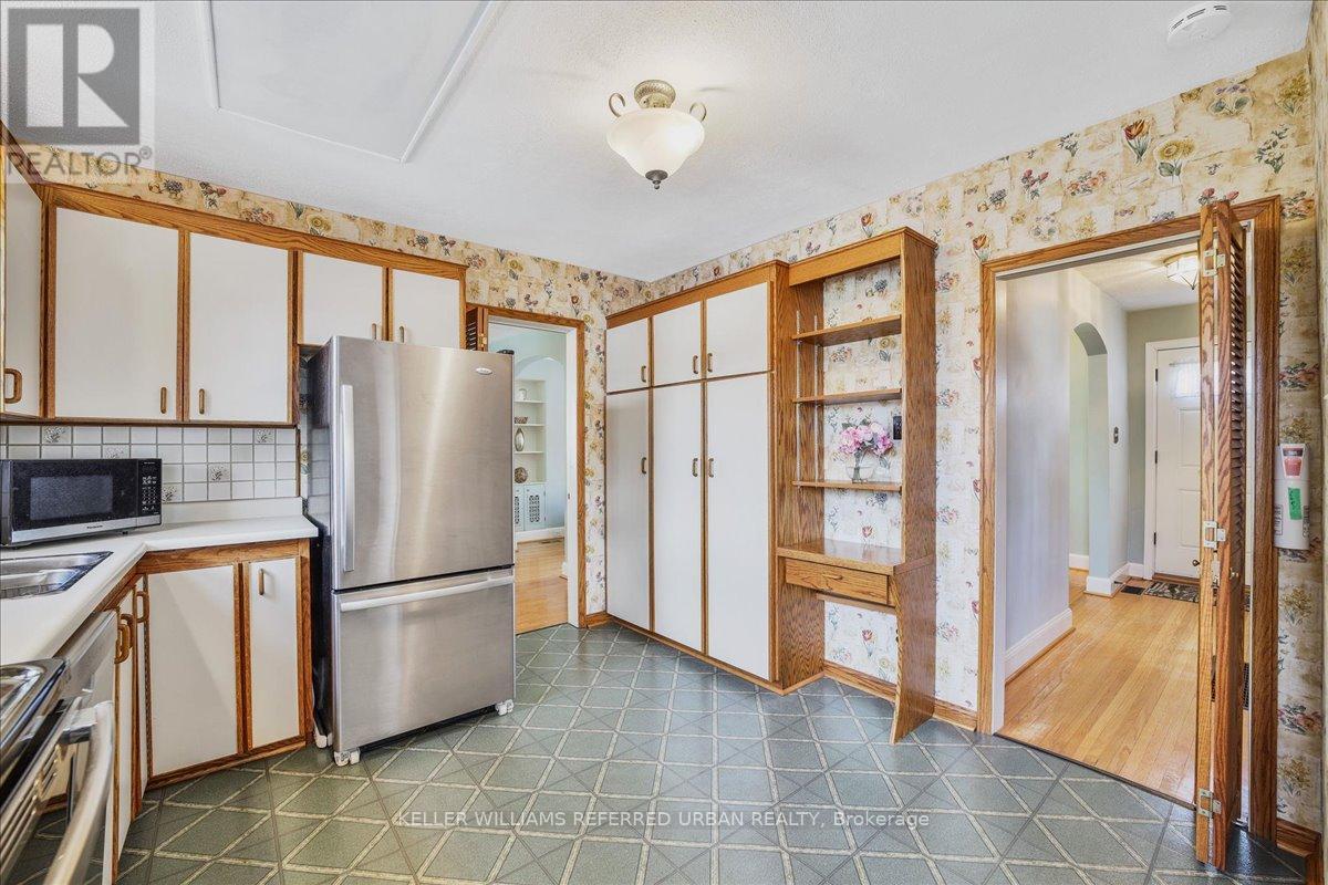 8 Abbotsford Road, Toronto, Ontario  M2N 2P7 - Photo 14 - C12097944