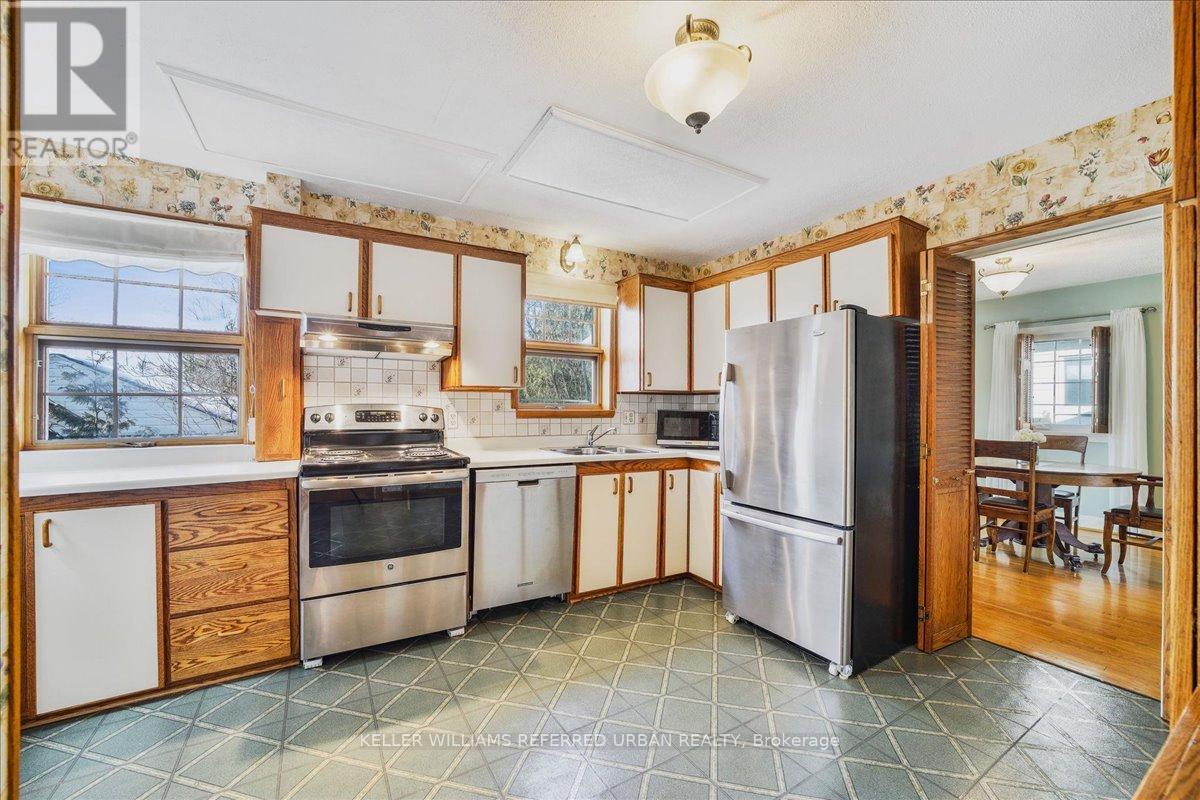 8 Abbotsford Road, Toronto, Ontario  M2N 2P7 - Photo 12 - C12097944