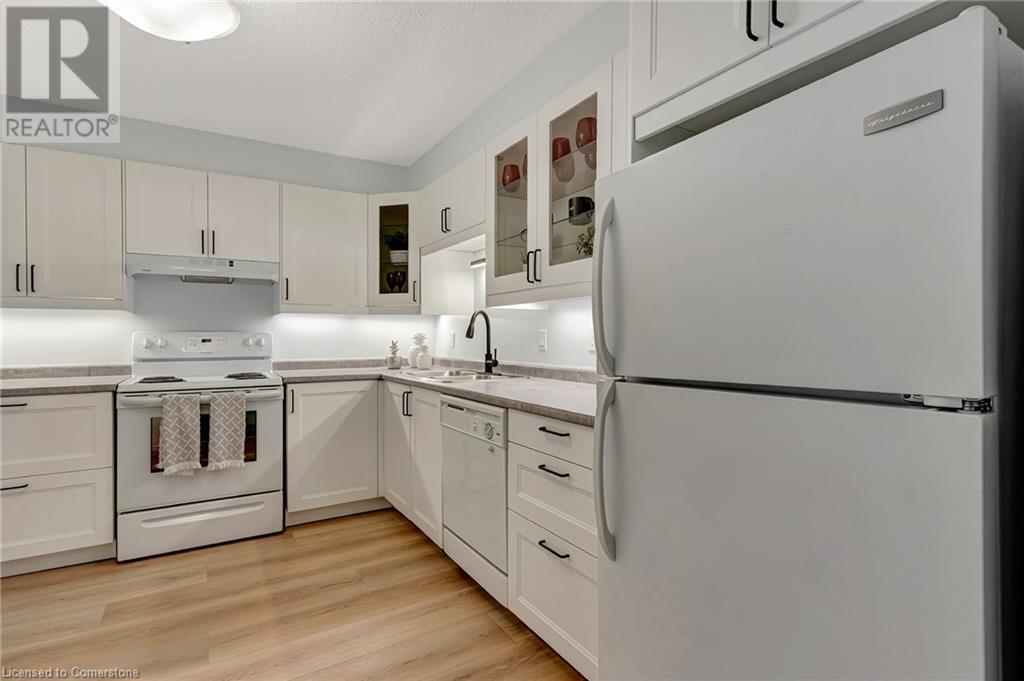 Property at 35 GREEN VALLEY Drive Unit# 909 image 3
