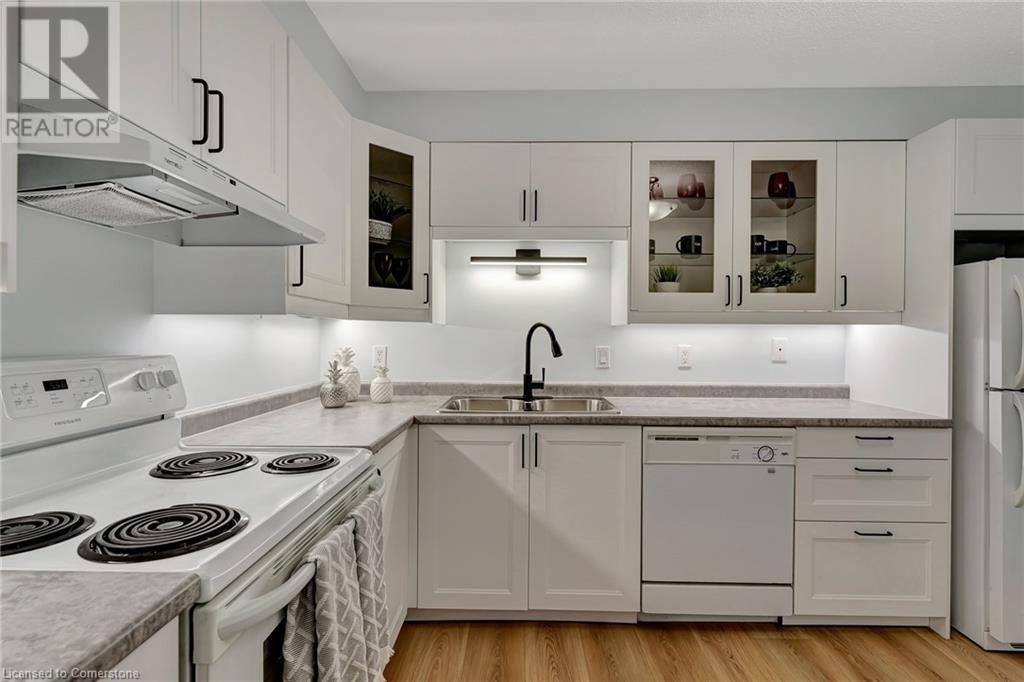 Property at 35 GREEN VALLEY Drive Unit# 909 image 4