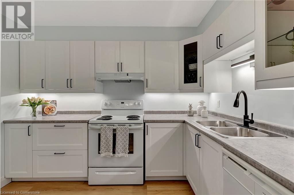 Property at 35 GREEN VALLEY Drive Unit# 909 image 5