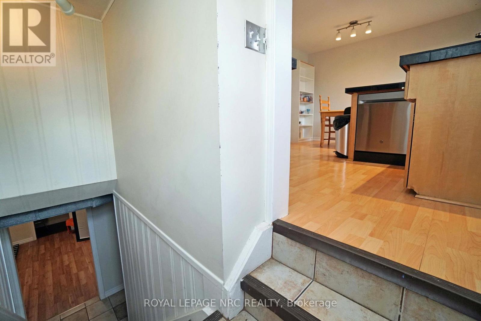 228 Pelham Road, St. Catharines, Ontario  L2S 1X6 - Photo 36 - X12146133