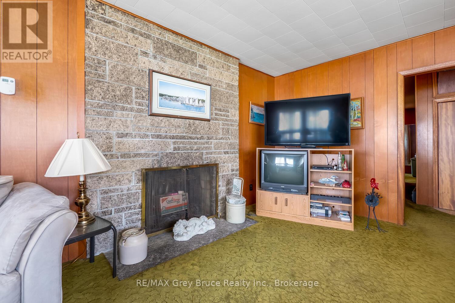 7382 Highway 6 Highway, Northern Bruce Peninsula, Ontario  N0H 2R0 - Photo 16 - X12154220