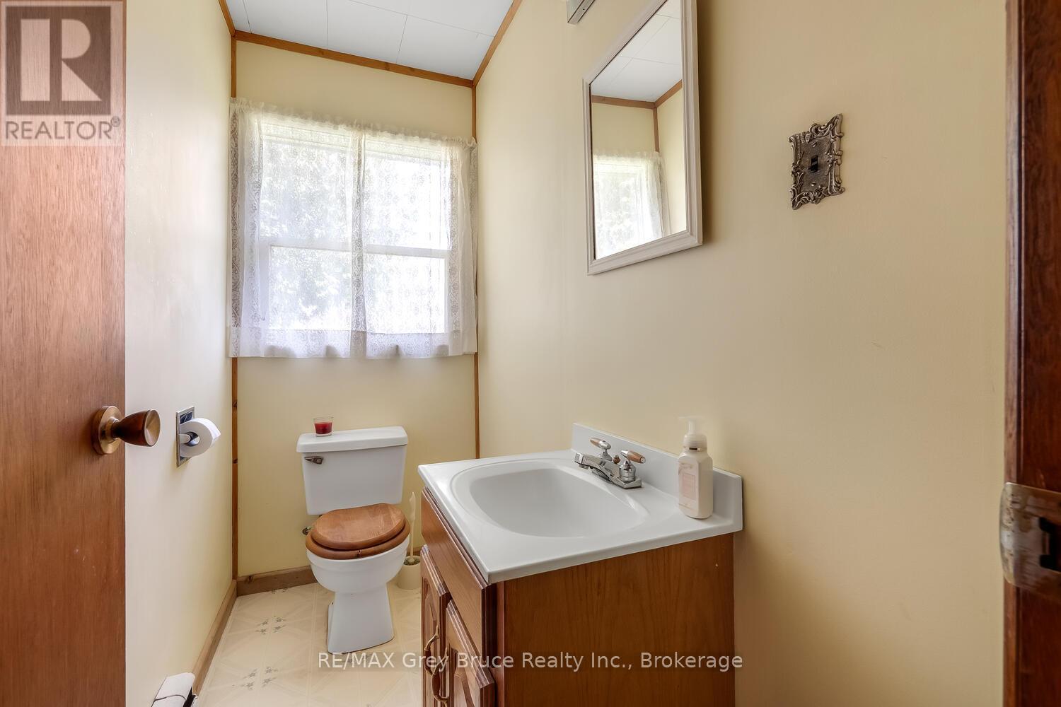 7382 Highway 6 Highway, Northern Bruce Peninsula, Ontario  N0H 2R0 - Photo 18 - X12154220
