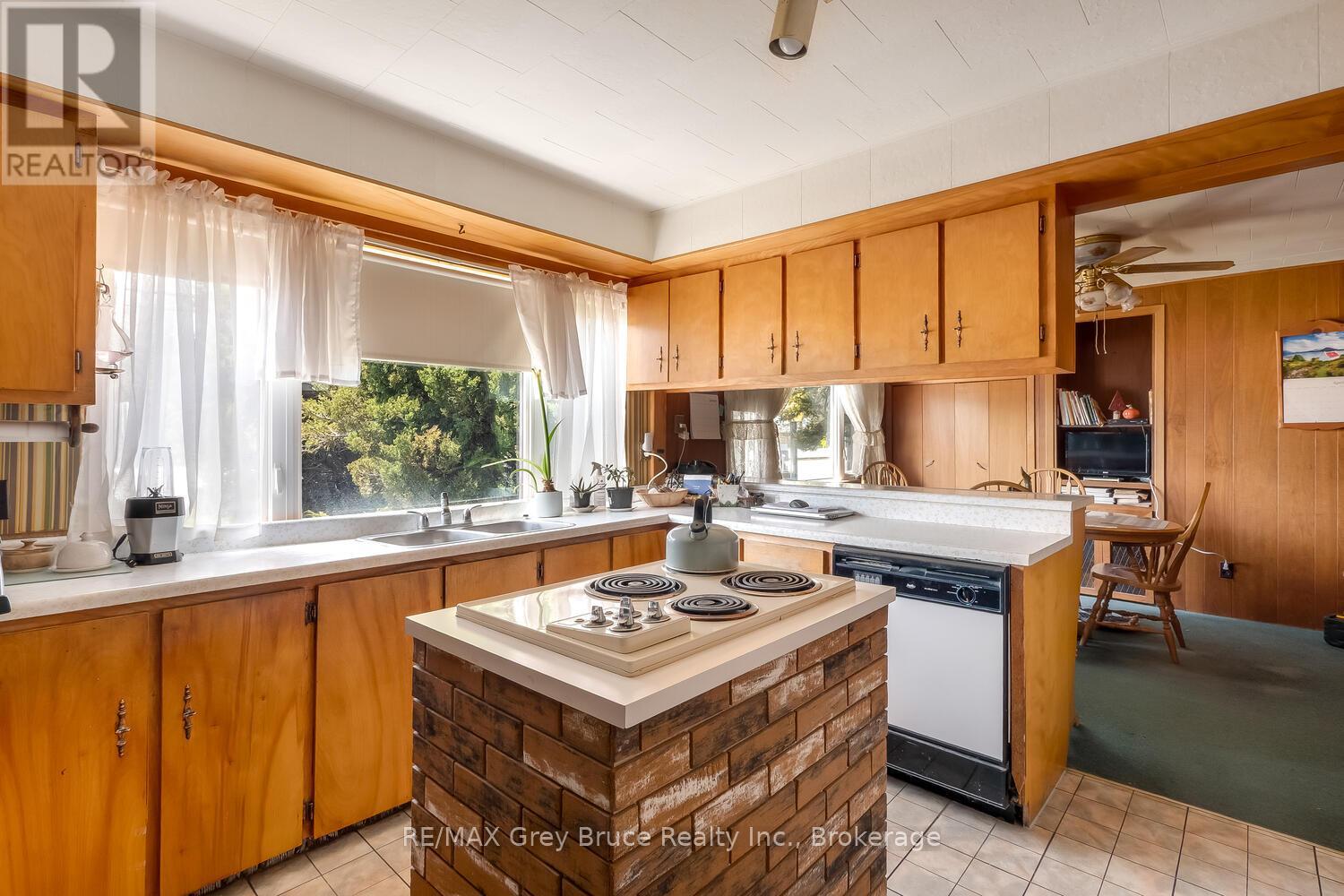 7382 Highway 6 Highway, Northern Bruce Peninsula, Ontario  N0H 2R0 - Photo 26 - X12154220