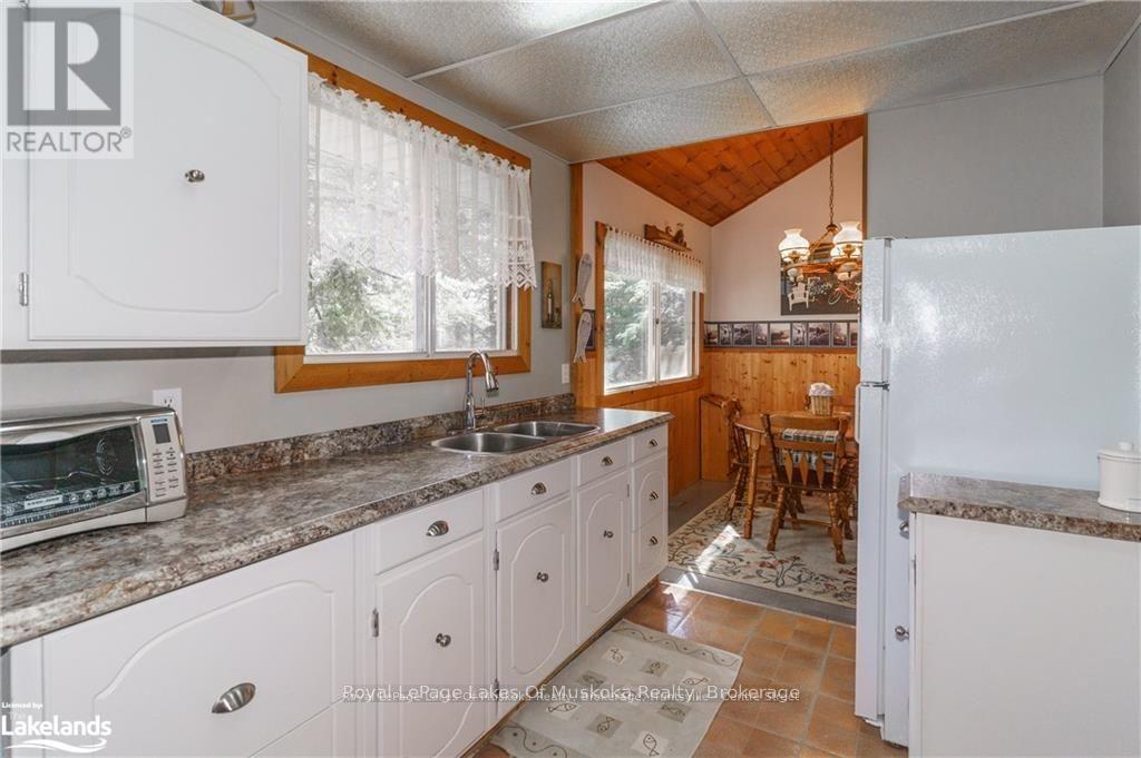 32 Maple Leaf Drive, Huntsville, Ontario P1H 2J2 - Photo 7 - X12154256