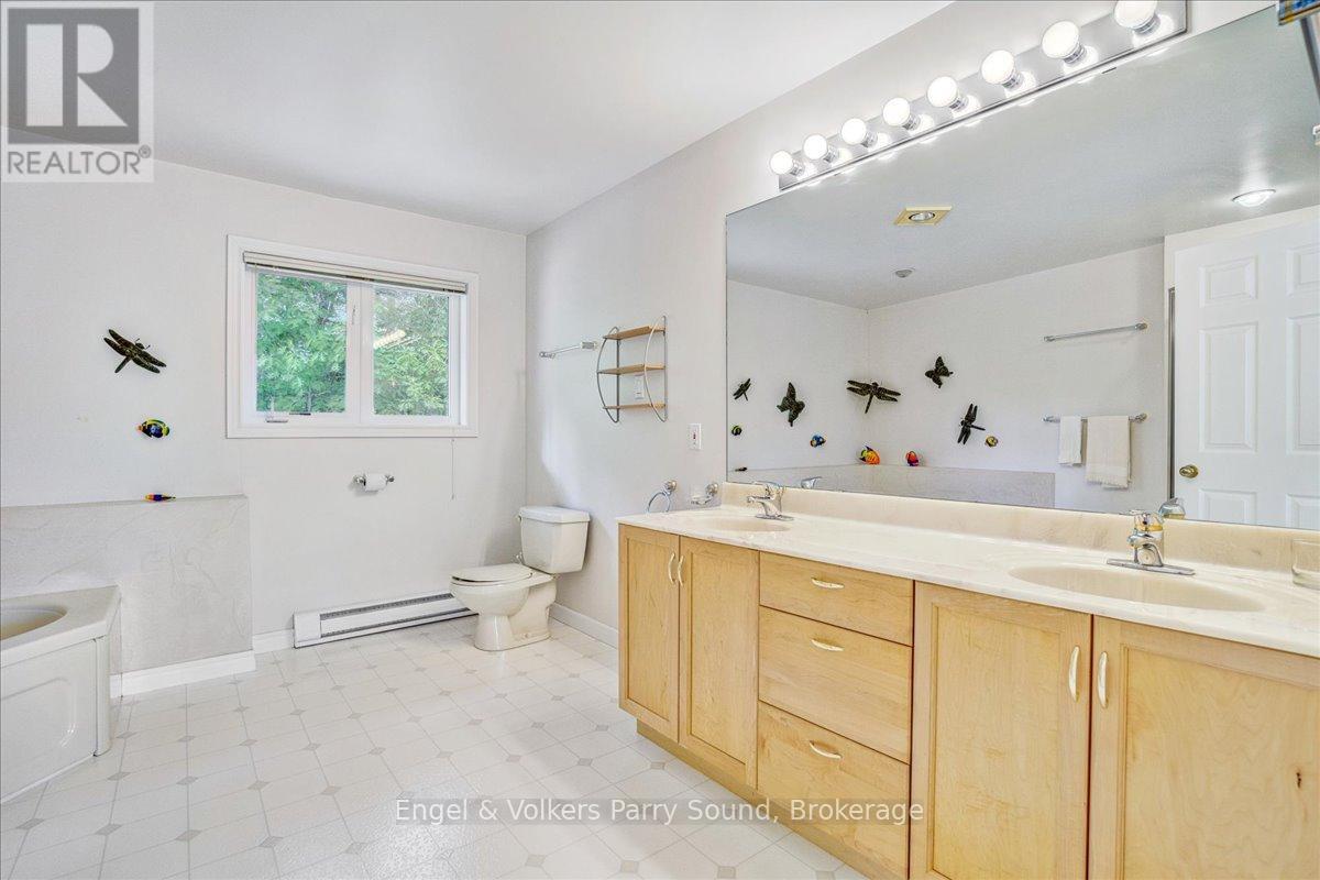 1 Loon Bay, Carling, Ontario  P0G 1G0 - Photo 30 - X12154337
