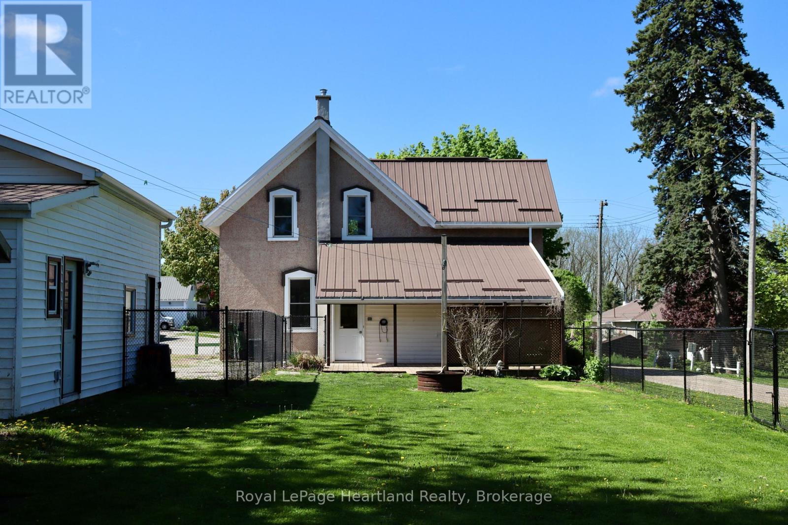 102 Goderich Street, Ashfield-Colborne-Wawanosh (West Wawanosh), Ontario  N0M 1E0 - Photo 2 - X12154366