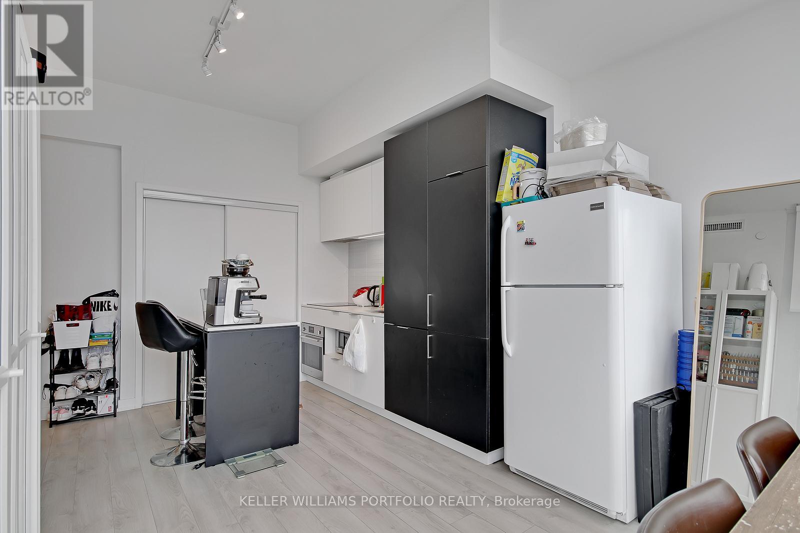 418 - 33 Helendale Avenue, Toronto, Ontario  M4R 0A4 - Photo 10 - C12154156