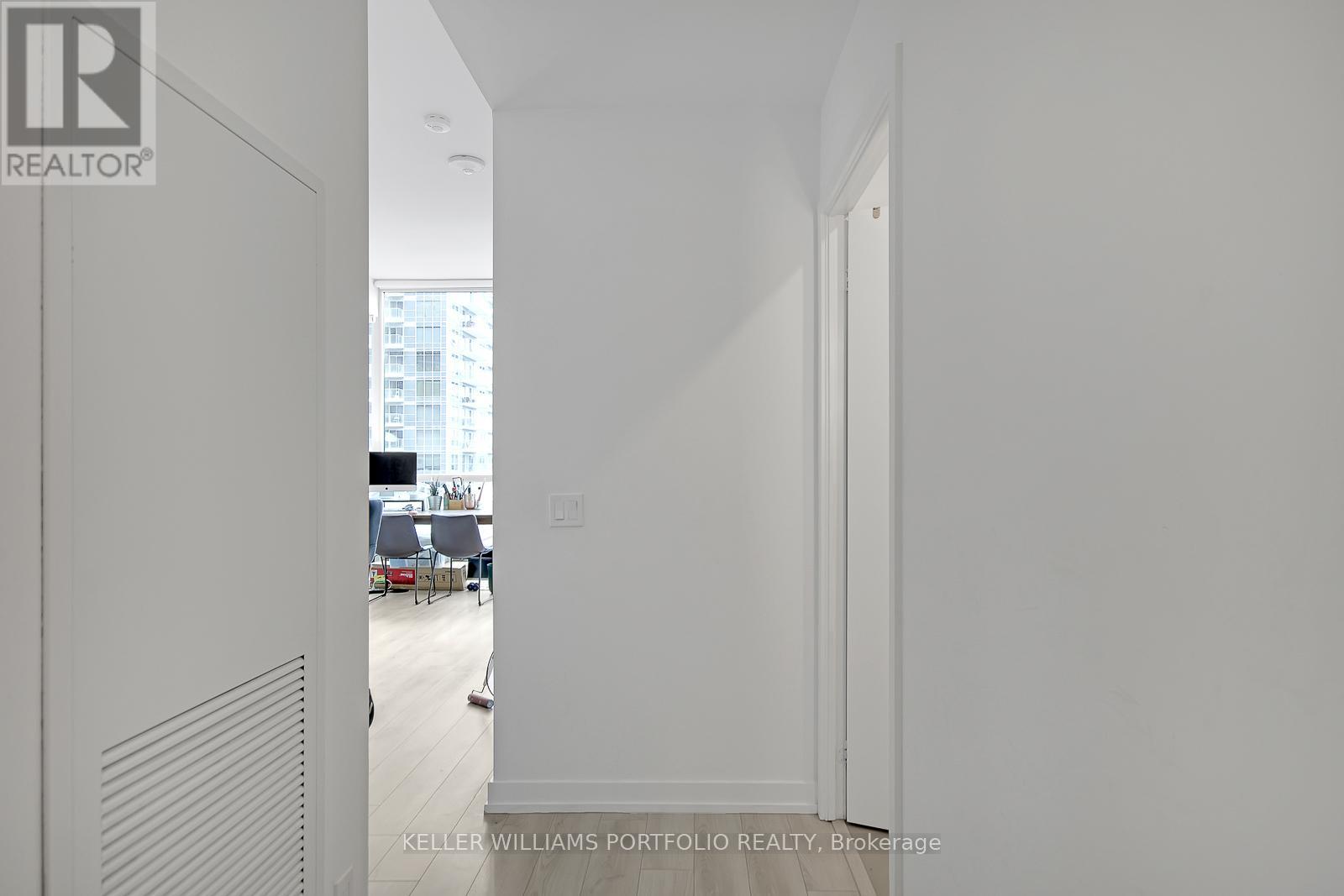 418 - 33 Helendale Avenue, Toronto, Ontario  M4R 0A4 - Photo 2 - C12154156