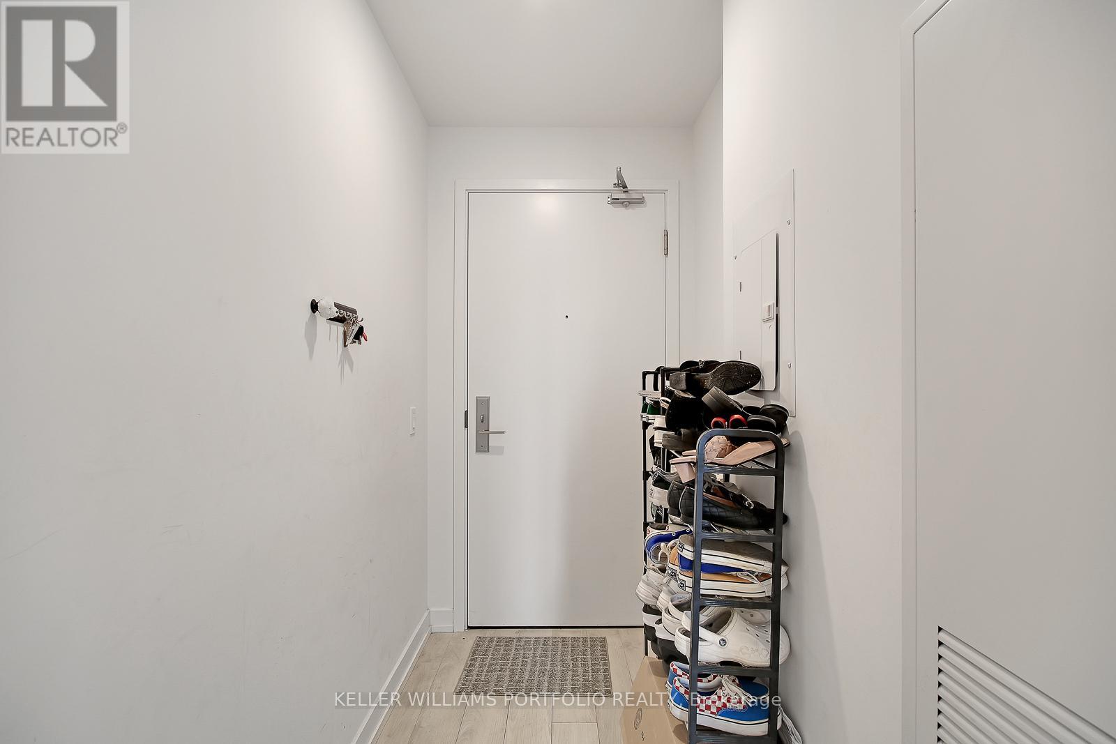 418 - 33 Helendale Avenue, Toronto, Ontario  M4R 0A4 - Photo 3 - C12154156
