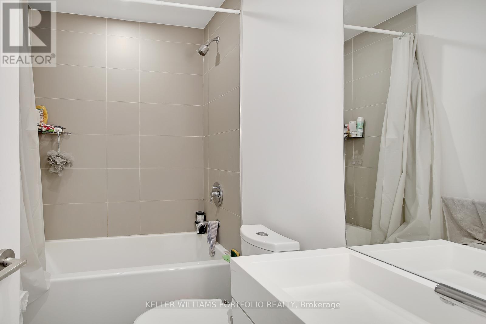 418 - 33 Helendale Avenue, Toronto, Ontario  M4R 0A4 - Photo 4 - C12154156