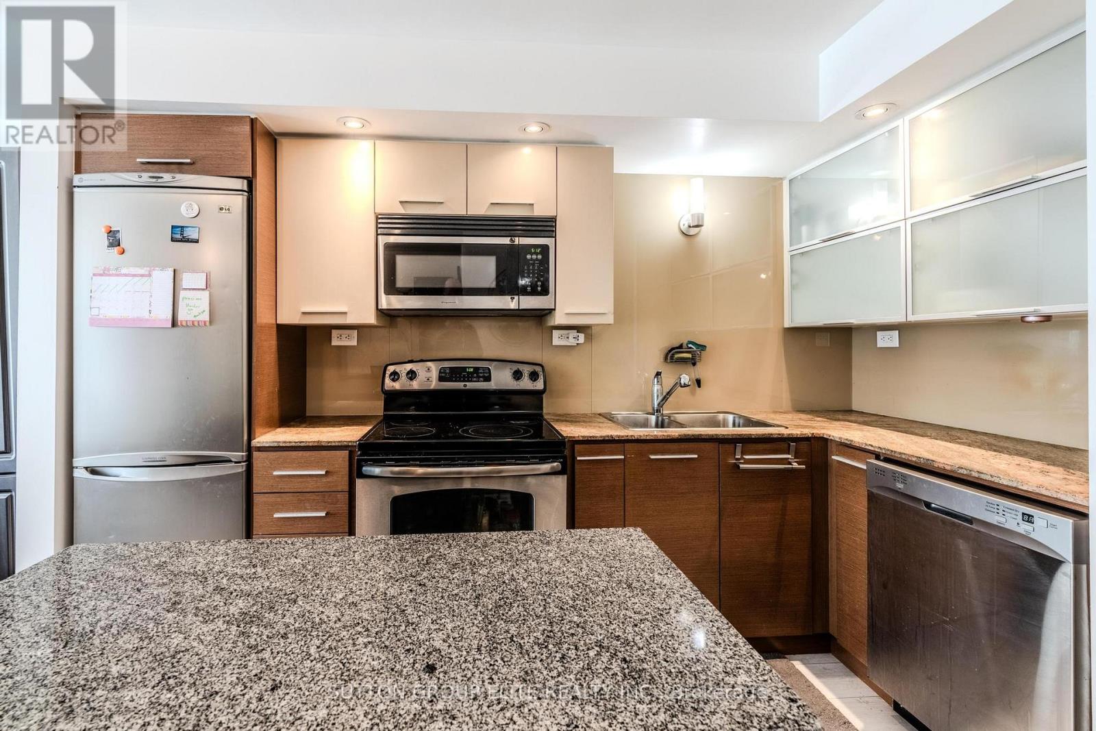 910 - 8 Telegram Mews, Toronto, Ontario  M5V 3Z5 - Photo 27 - C12154233