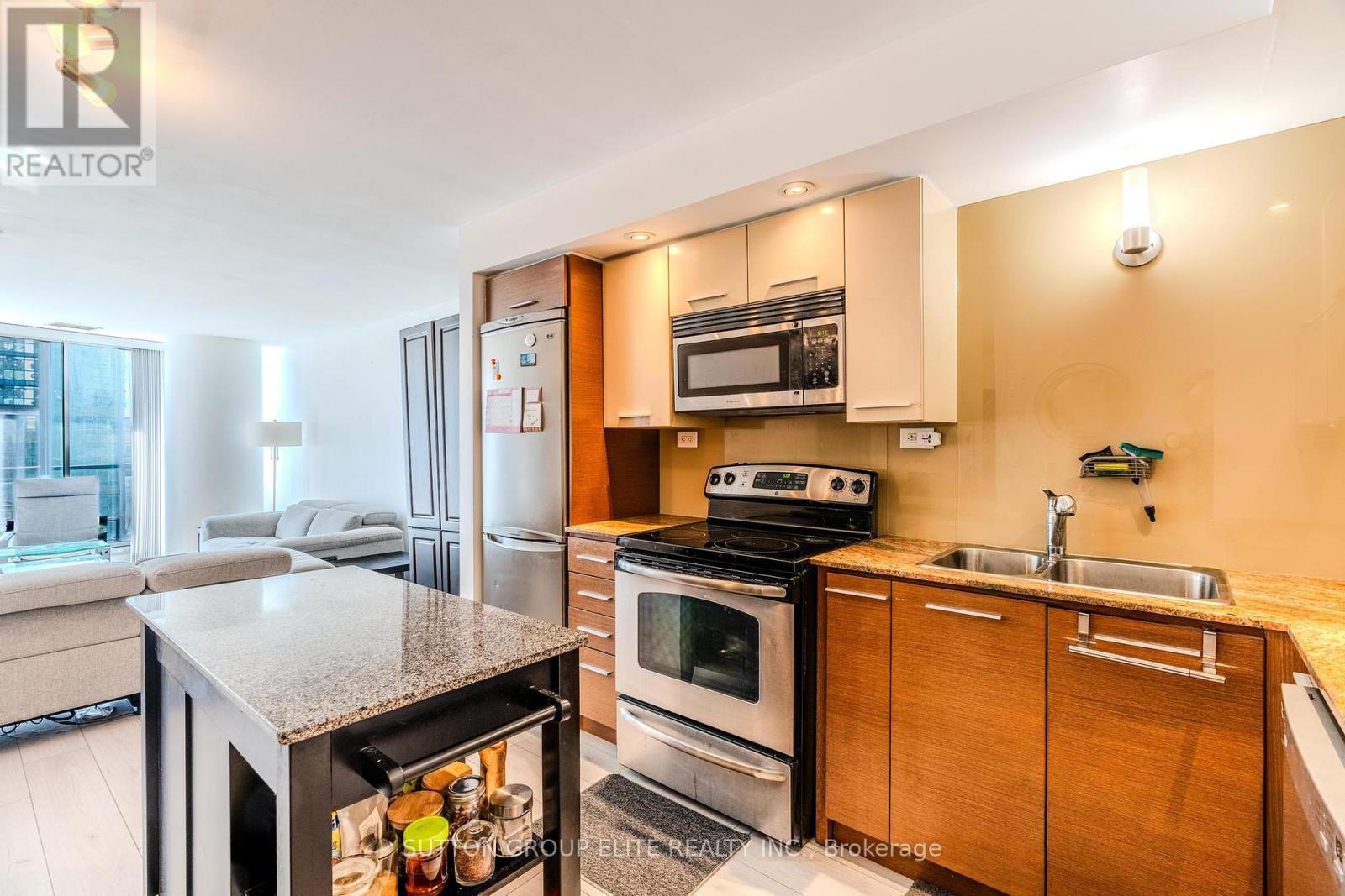 910 - 8 Telegram Mews, Toronto, Ontario  M5V 3Z5 - Photo 28 - C12154233
