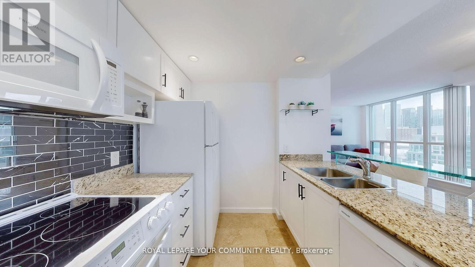 1813 - 208 Queens Quay W, Toronto (Waterfront Communities), Ontario  M5J 2Y5 - Photo 7 - C12154237