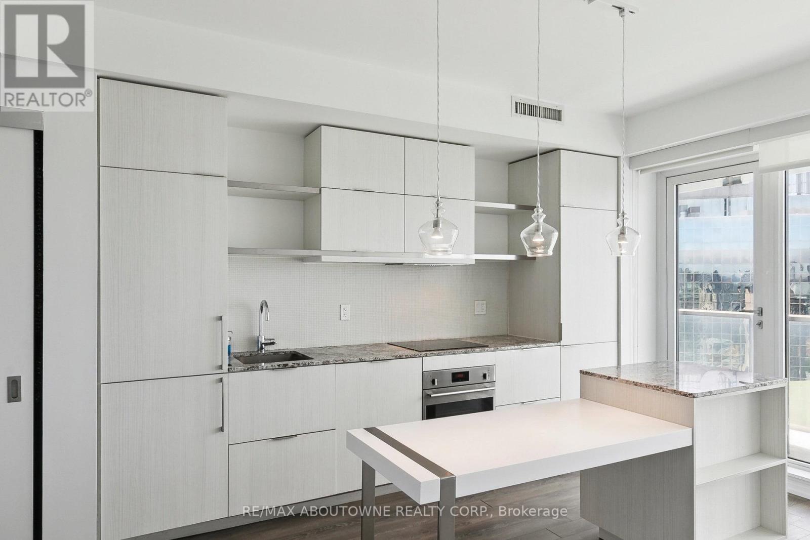 3811 - 197 Yonge Street, Toronto, Ontario  M5B 0C1 - Photo 17 - C12154242