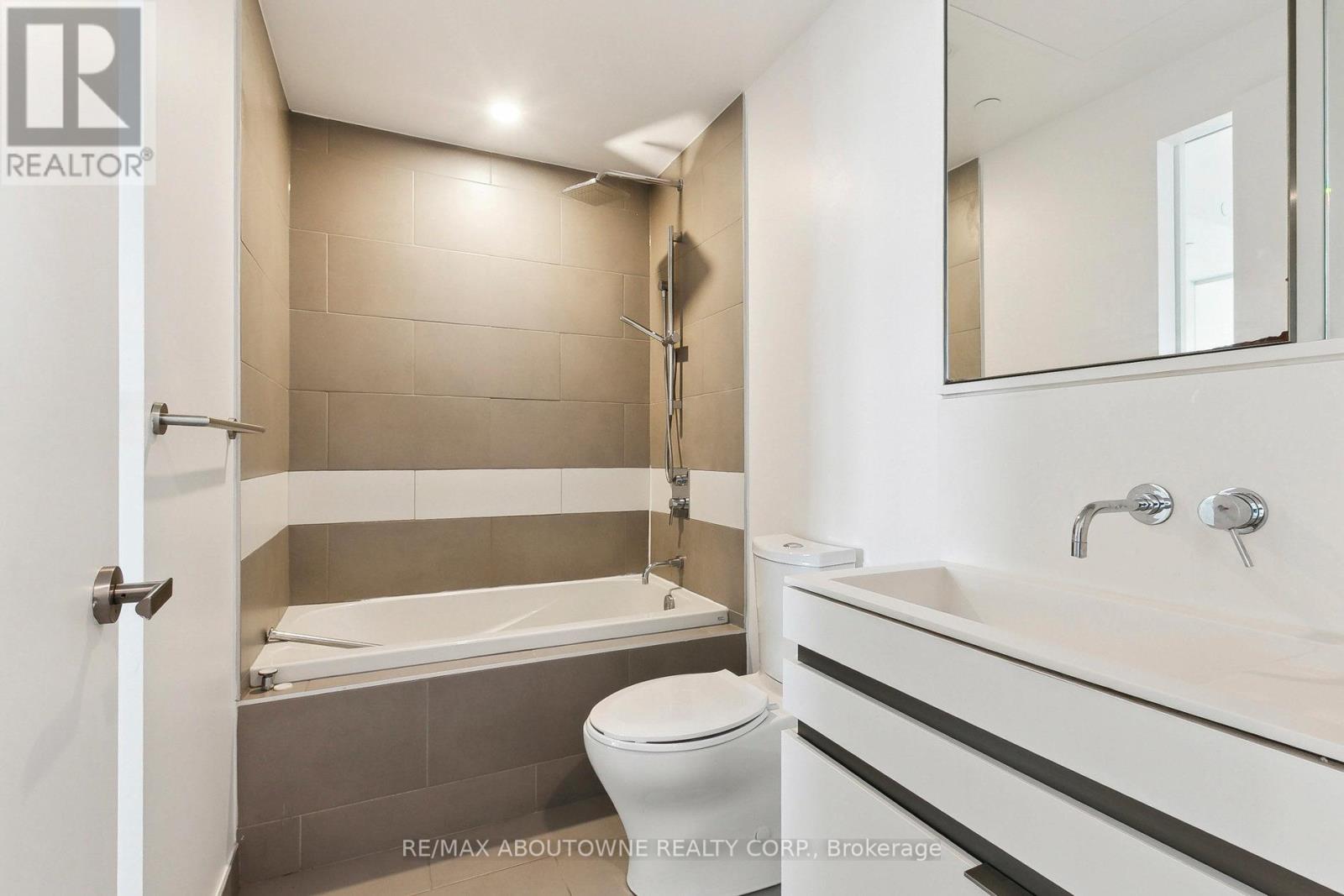 3811 - 197 Yonge Street, Toronto, Ontario  M5B 0C1 - Photo 39 - C12154242