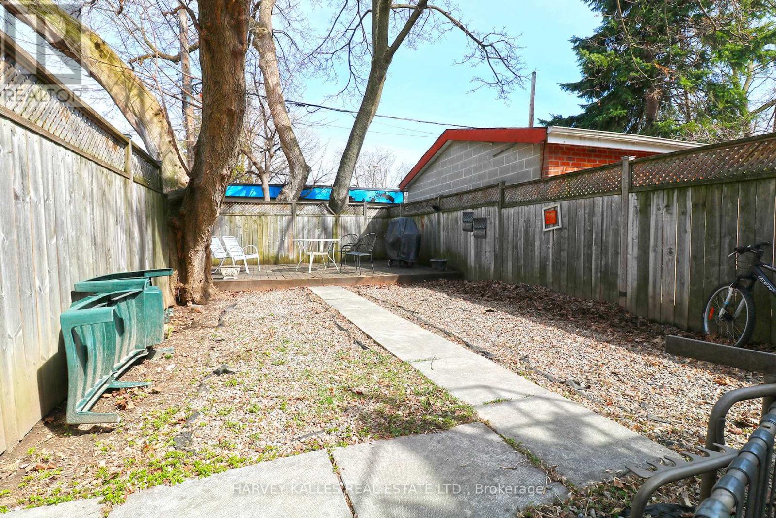 Lower - 629 Christie Street, Toronto, Ontario  M6G 3E6 - Photo 10 - C12154268