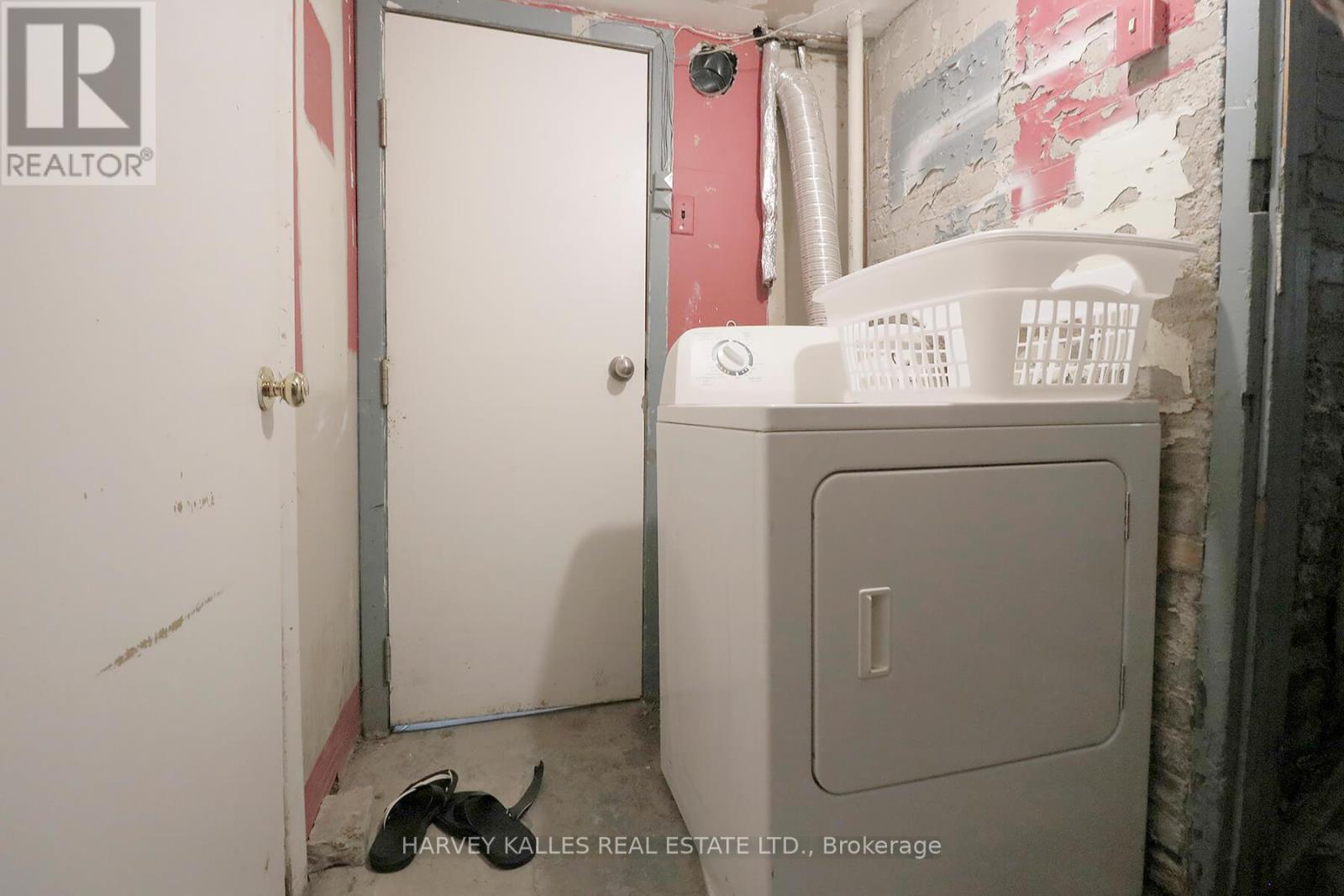 Lower - 629 Christie Street, Toronto, Ontario  M6G 3E6 - Photo 9 - C12154268