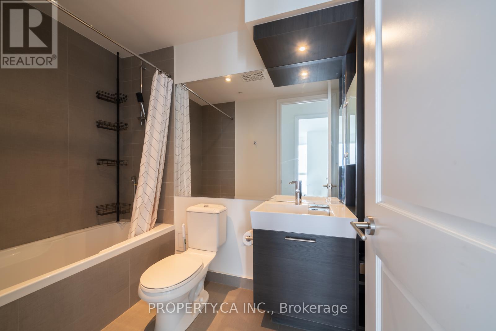 6204 - 388 Yonge Street, Toronto, Ontario  M5B 0A4 - Photo 18 - C12154344