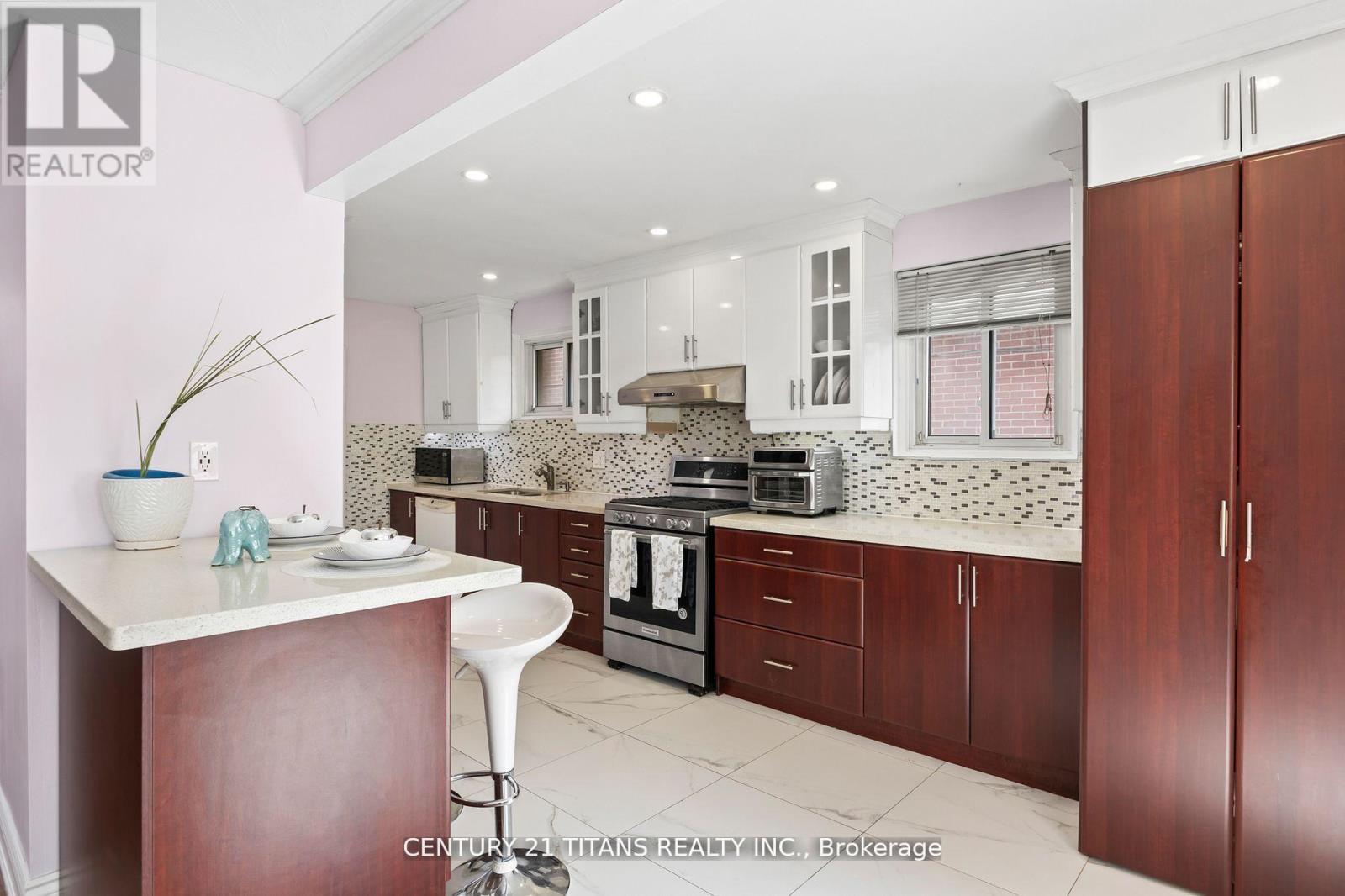 111 Dolly Varden Boulevard, Toronto, Ontario  M1H 2K7 - Photo 14 - E12154300