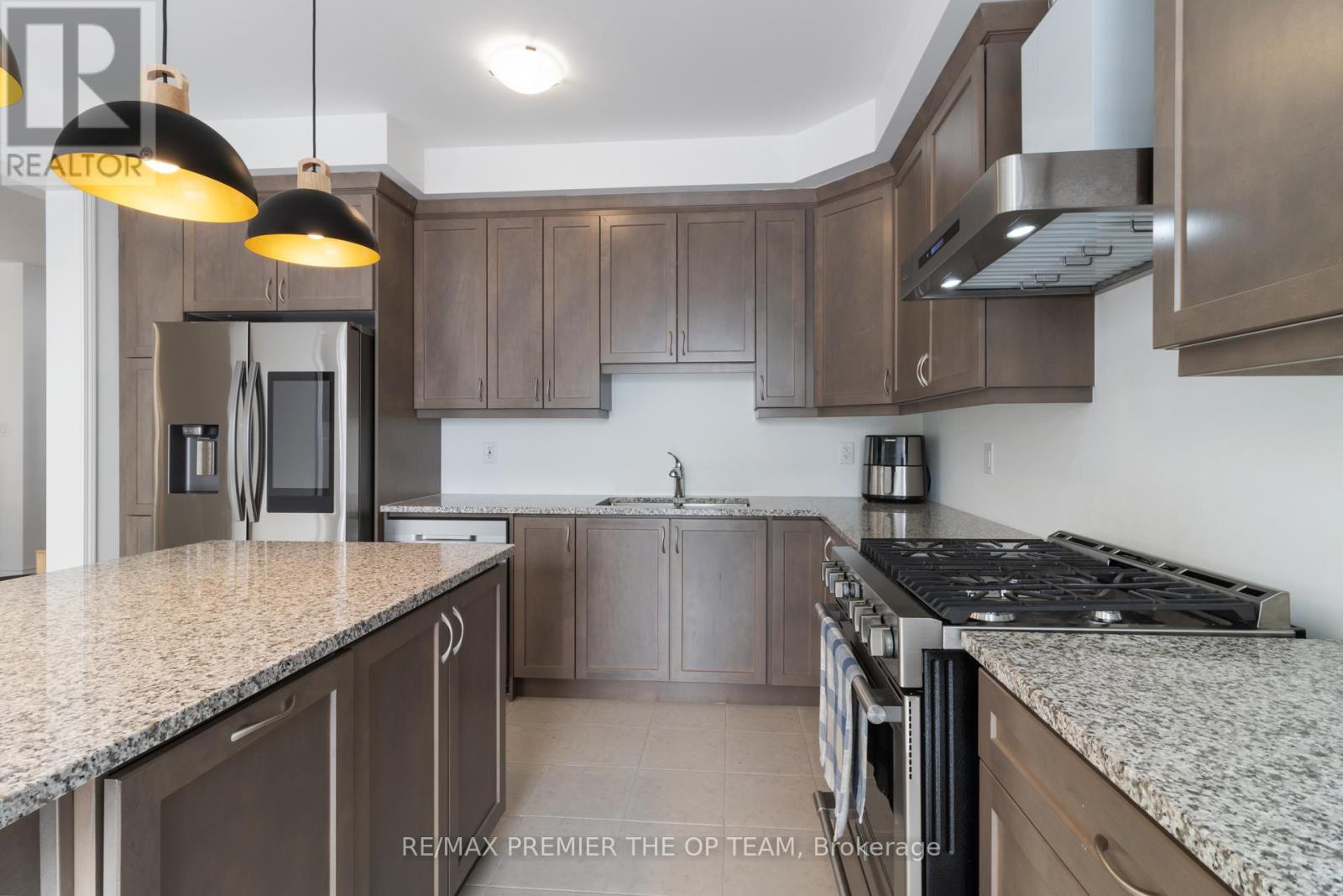 655 Newlove Street, Innisfil, Ontario  L9S 0R9 - Photo 24 - N12154187