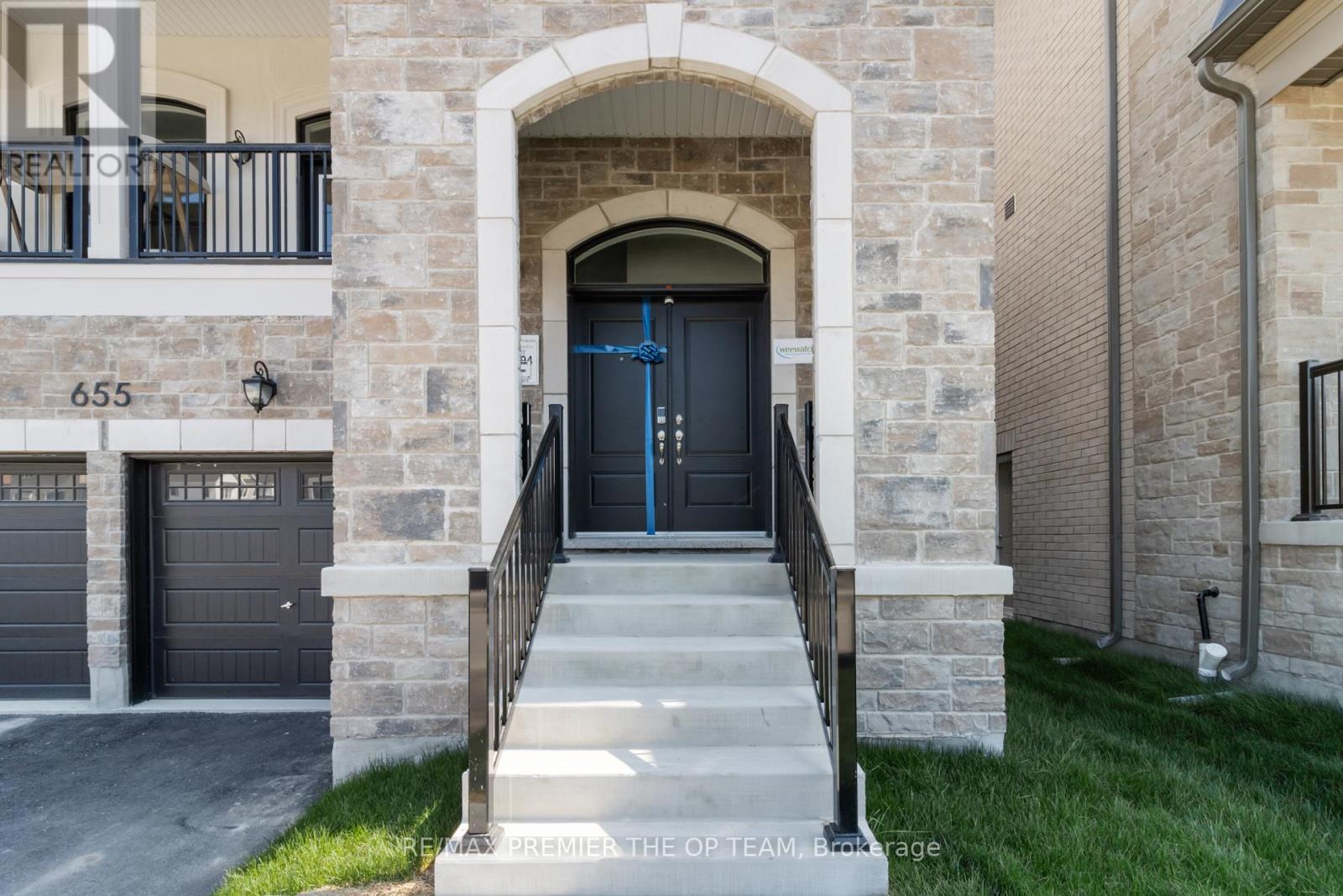 Property at 655 NEWLOVE STREET image 4