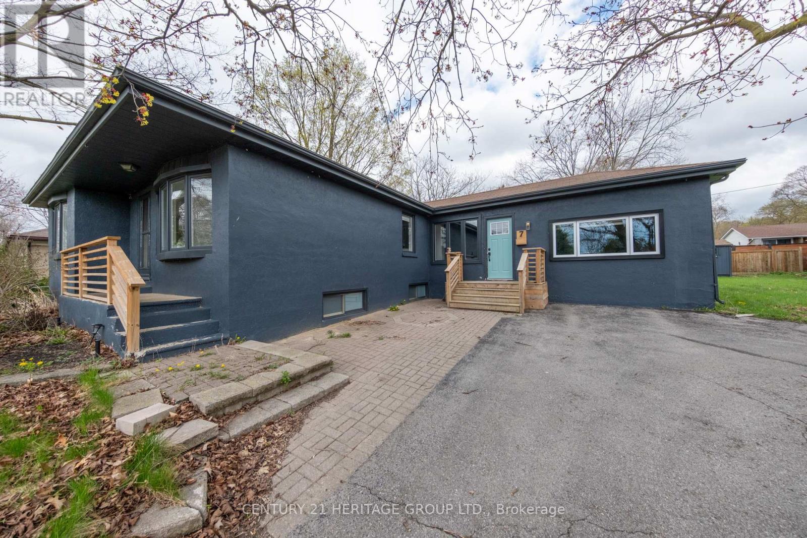 7 Victory Drive, East Gwillimbury, Ontario  L0G 1M0 - Photo 4 - N12154194
