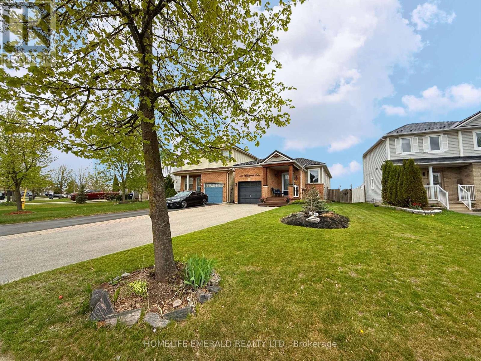 Property at 144 MAPLEWOOD DRIVE image 2